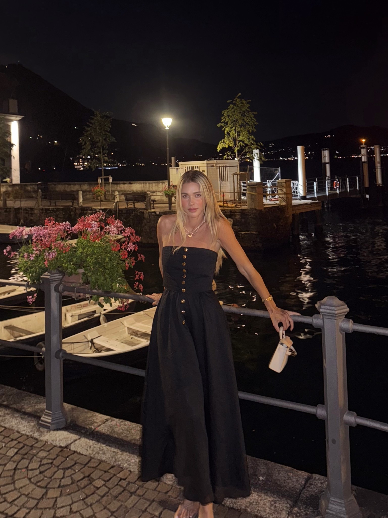 Night in lake como 🖤 

 #LTKSeasonal #LTKStyleTip #LTKTravel