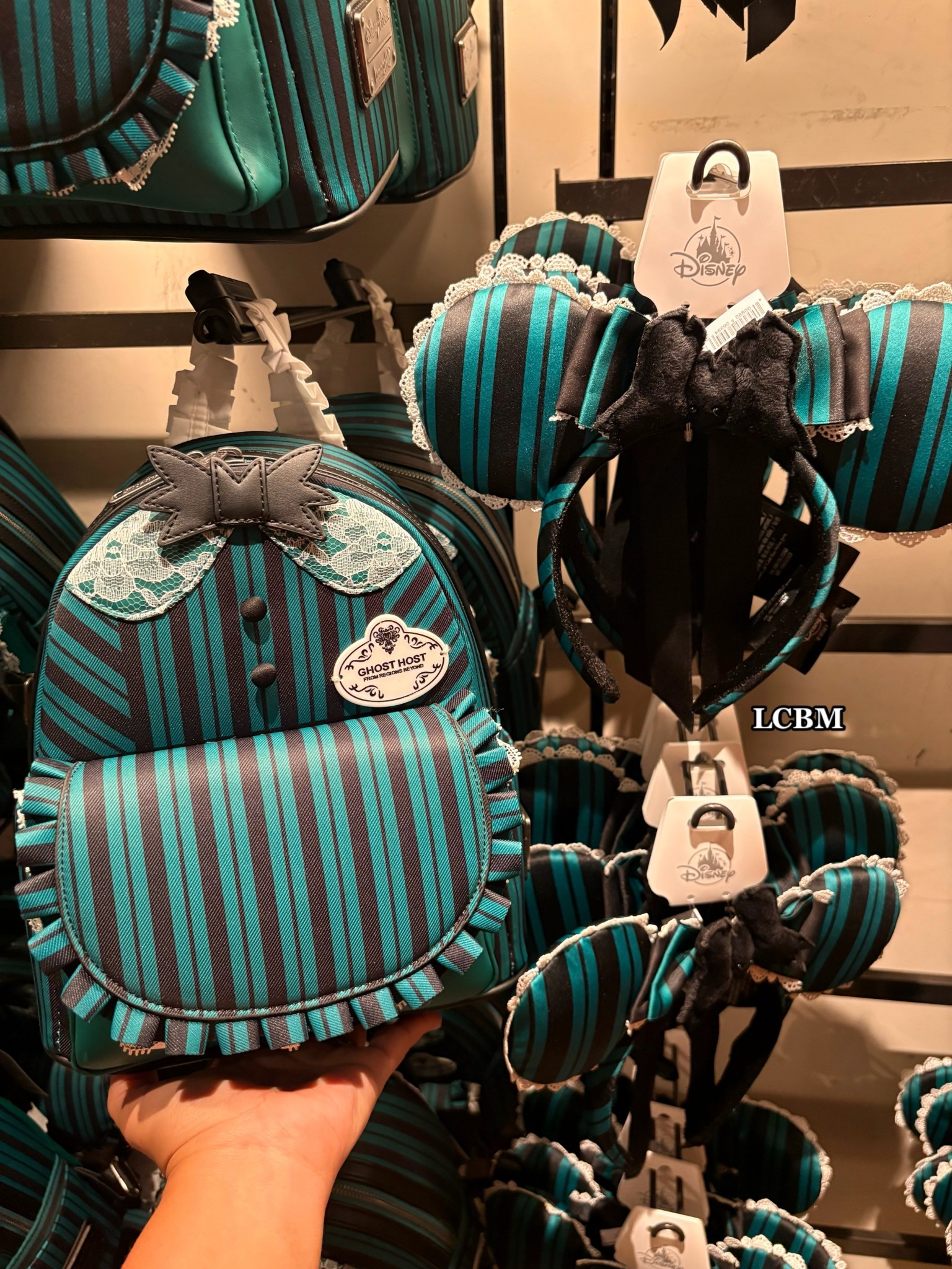 Disney’s The Haunted Mansion Ghost Loungefly Mini Backpack & Headband! 🖤🖤🖤 

#new #haul #disney #ghost #halloween #disneymerch #disneyaddict #headband #mickeyears #backpack #purse #thehauntedmansion #disneyadult #disneymom #disneyootd