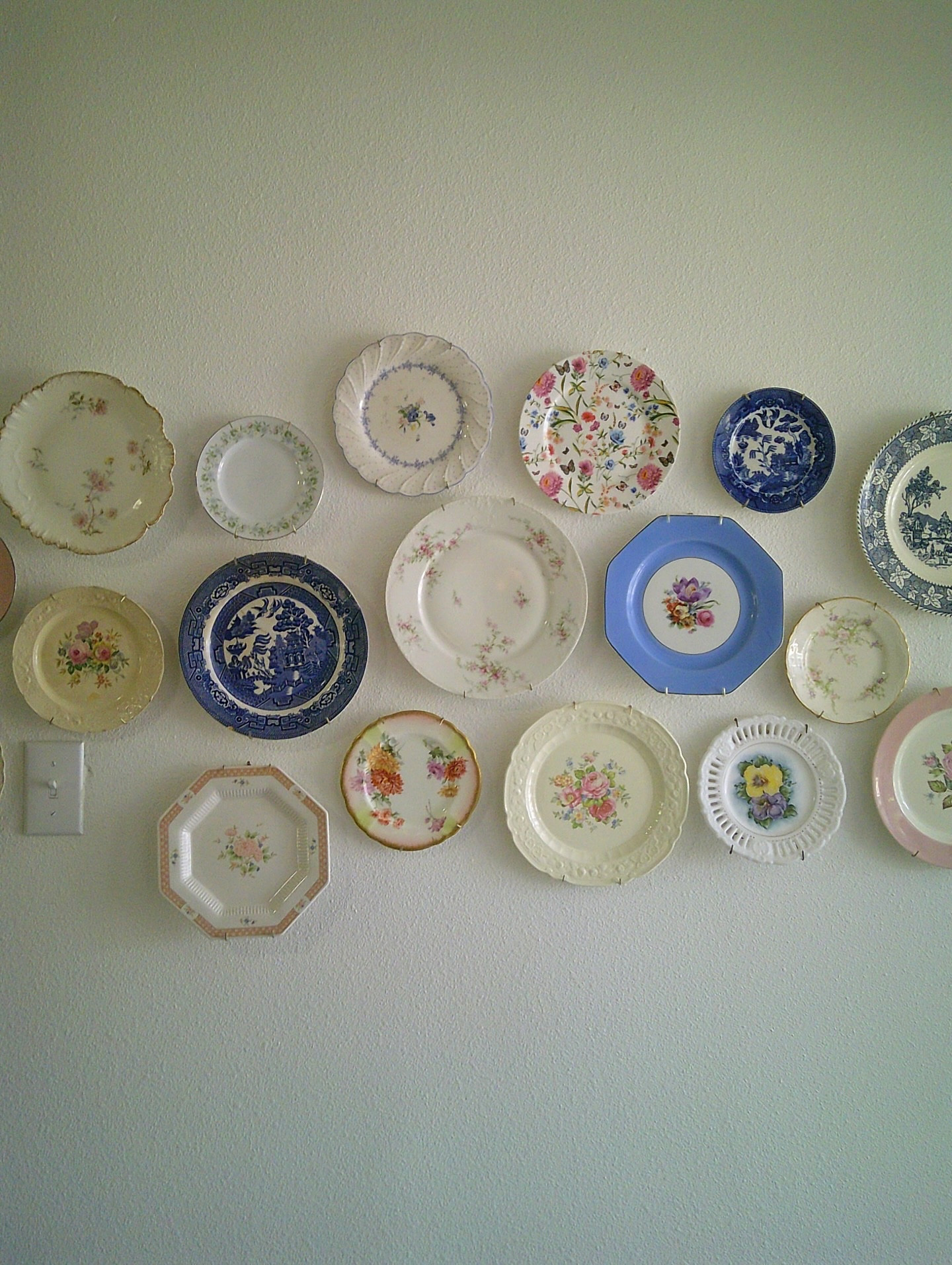 xo, the mathews cottage !!!!!! 

#shabbychichome #cozy #cozyhome #antique #sahm #youngmom #fortworth #antiquehomedecor #platewall #cottage #home

#LTKHome