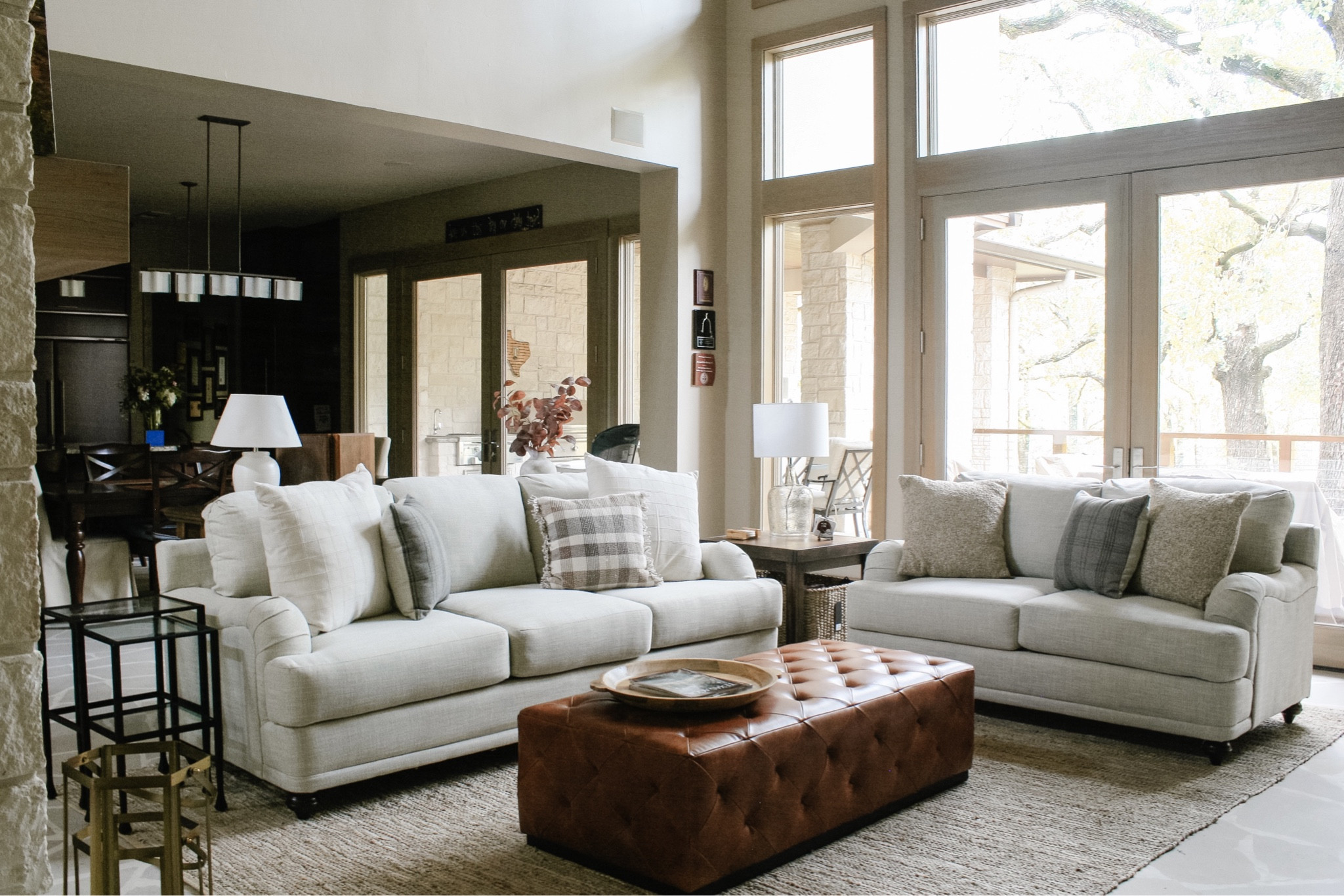 Have kids and don’t want sharp edges on your coffee table? Here’s your perfect solution 🙌🏻

#LTKkids #LTKhome #LTKstyletip