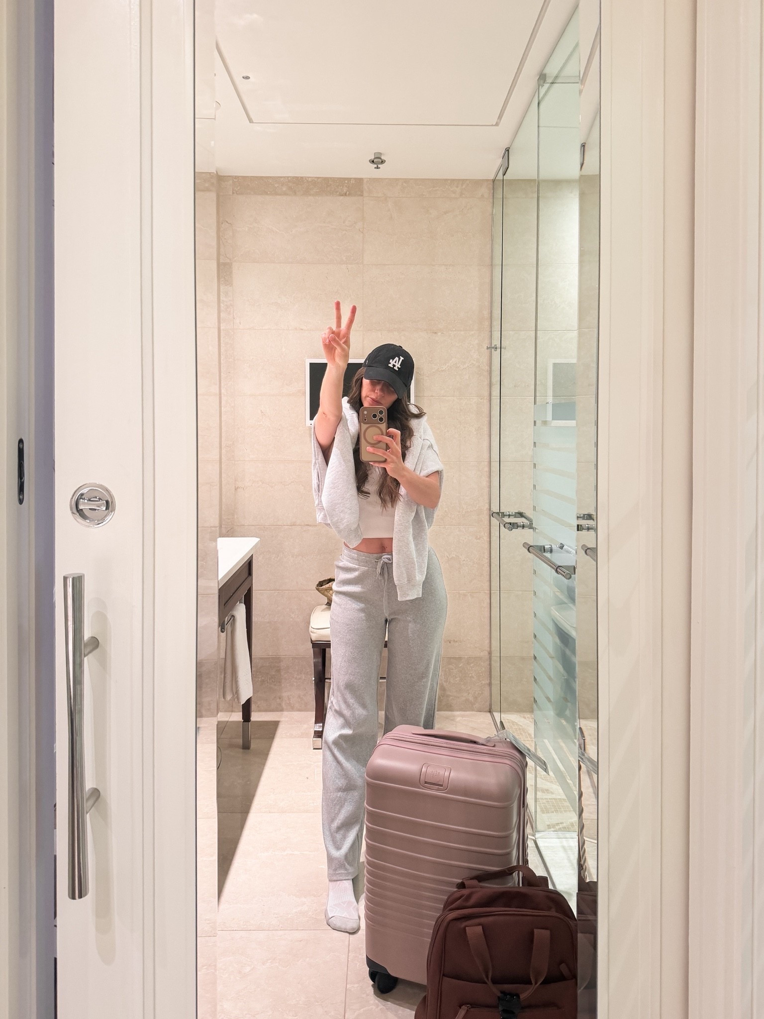 and she’s back to cozy for the airport ✈️✌🏼

These @Aritzia pants are gold 👌🏻

#LTKsale #LTKtravel #LTKcanada