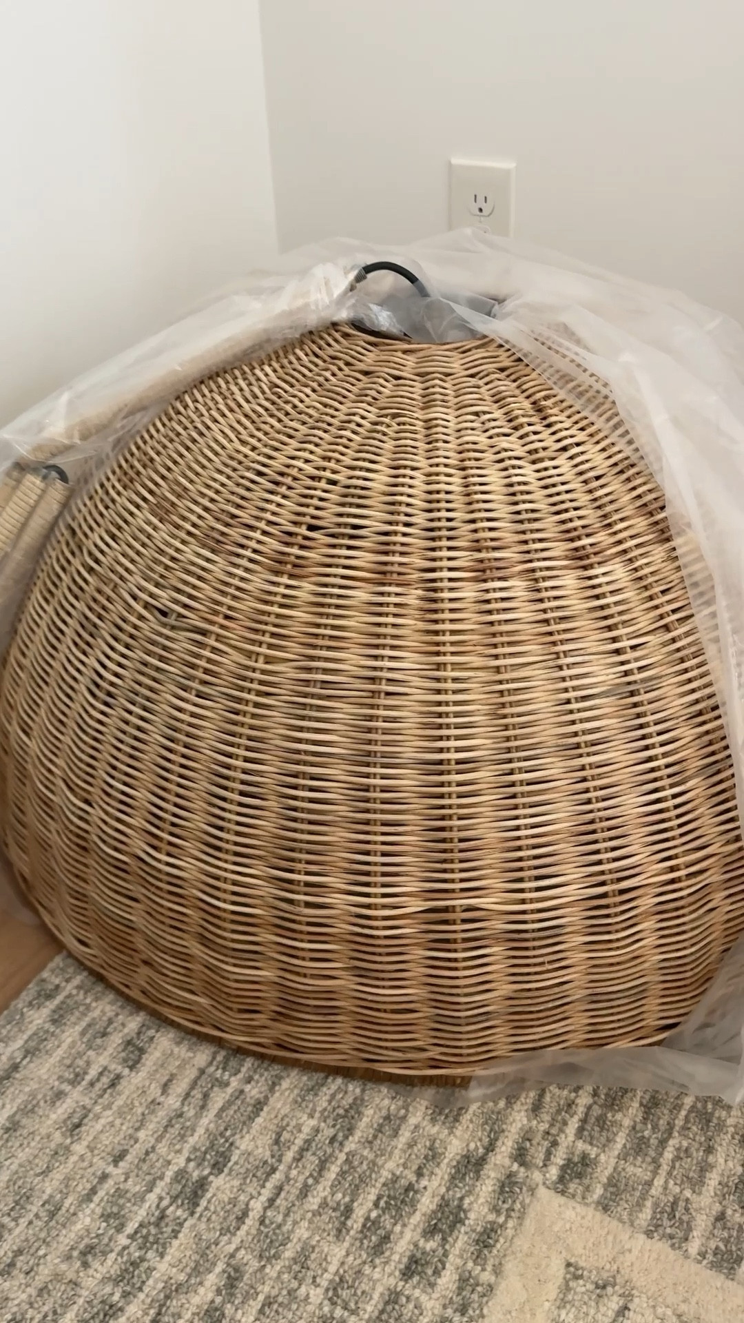 This woven light fixture is absolutely gorgeous and huge! We can’t wait to hang it up

Preteen room makeover -pottery Barn teen-pottery Barn light fixture-Beach House vibe-beach house decor-woven light fixture

#LTKSeasonal #LTKHome #LTKSummerEdit