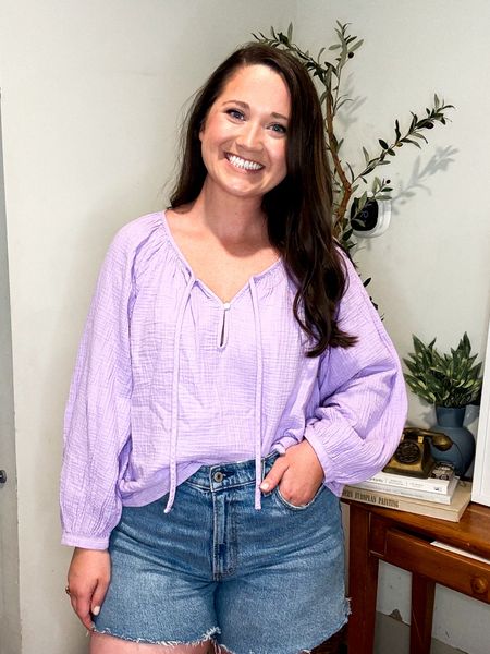 Summer outfit. Lavender blouse. Mom ootd 