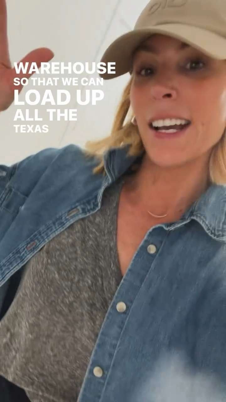 It’s officially moving day! 📦 Sharing today’s OOTD- a cotton boxy v neck tee, Aritzia denim shirt, and my alo hat. 

 #LTKgrwm #LTKootd #LTKTravel