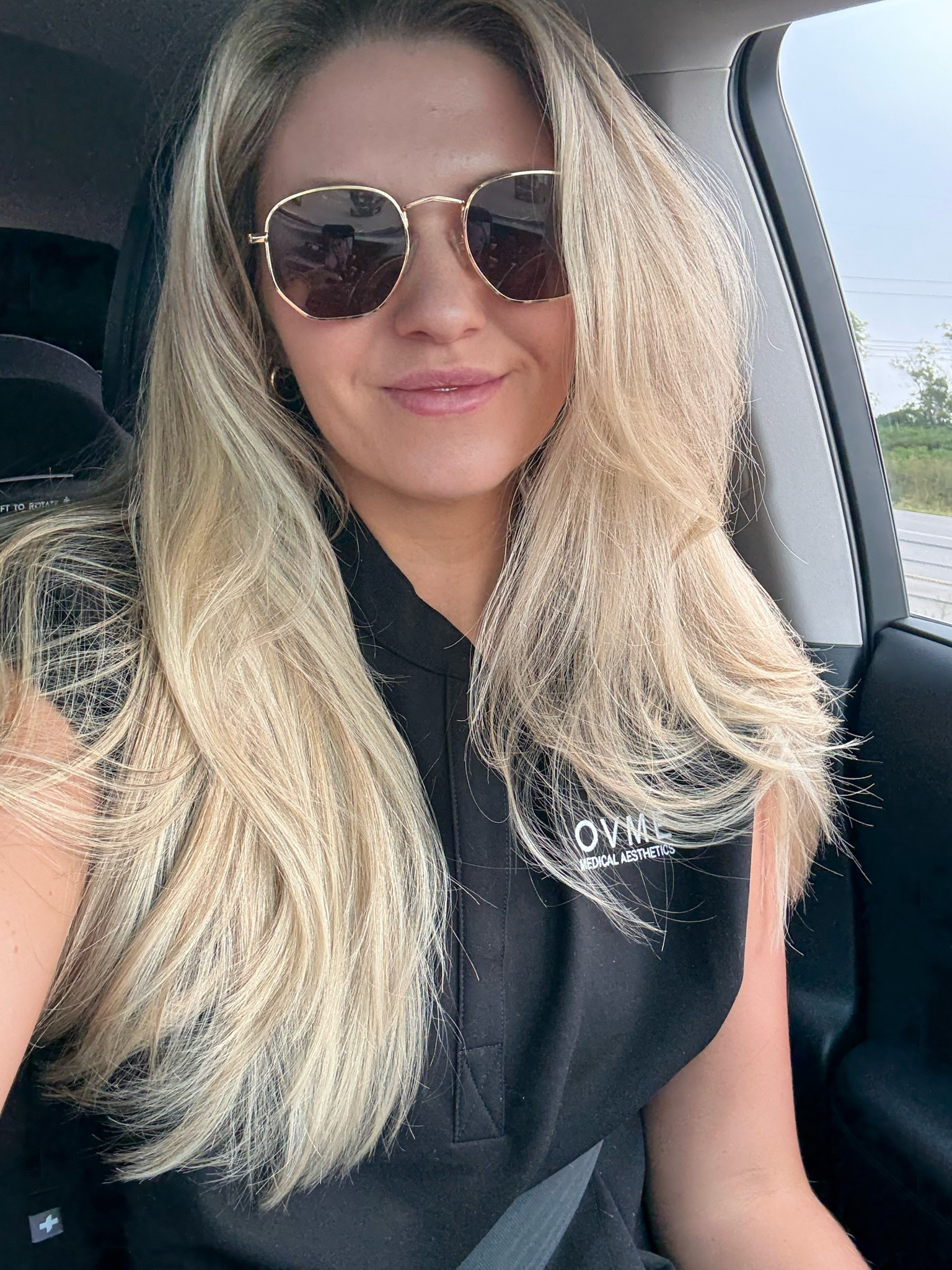 My full anti-aging skincare routine as an acne prone girlie and nurse injector 

AM
-gentle cleanser 
-vitamin c (for brightening, hyperpigmentation, redness) 
-dej eye cream 
-dej boosting serum (anti-aging, speeds up cellular turnover) 
-moisturizer 
-spf 

PM
-gentle cleanser 
-vitamin C 
-dej eye cream 
-boosting serum 
-dej night cream (retinol for anti- aging, helps prevent breakouts and reduces pore size) 
-moisturizer 

#LTKbeauty