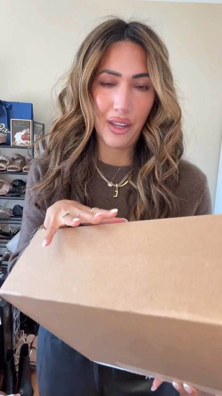 I didn’t buy this bag… I borrowed it.

I asked you all to help me choose my first @vivrelle piece — and the Saint Laurent Manhattan was the clear winner.

Lately I’ve been thinking more about how I build my wardrobe — choosing pieces with intention, without feeling like I need to own everything.

I just started using Vivrelle to rotate designer bags, and this felt like the perfect first pick. Structured, timeless, and something I’ll style so many different ways.

If you’ve been curious, you can get 1 month free with my code JULIANNBROWN.

Apply through the link in my bio ✨

⸻

Vivrelle, Saint Laurent Manhattan, designer bags, luxury style, quiet luxury, wardrobe styling

#Vivrelle #SaintLaurent #DesignerBags #QuietLuxury #FashionInspo