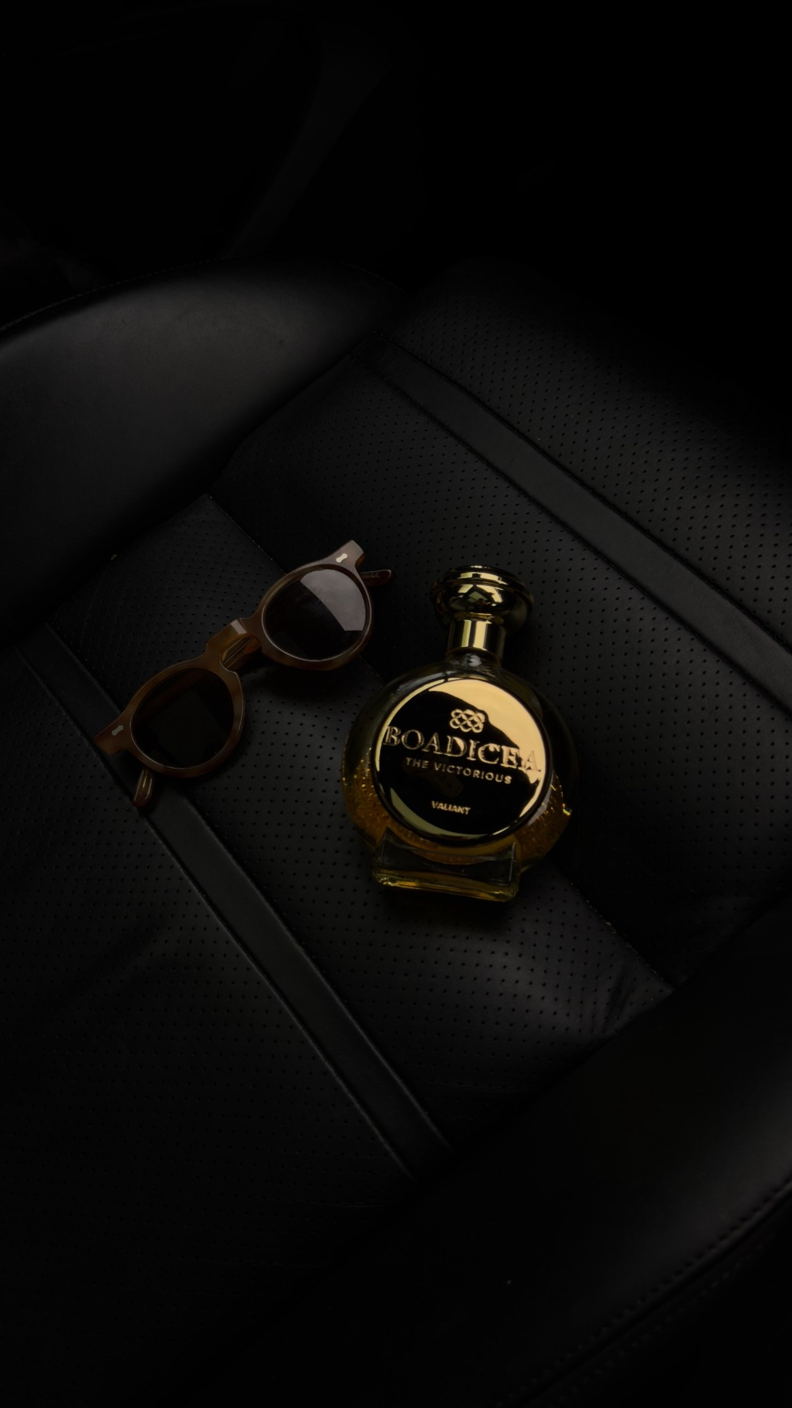 Boadicia Valiant Pure Parfum

Top notes - Orange, Bergamot
Middle notes - Orris, Rose, Violet 
Base notes - Sandalwood, Amber, Patchouli, Vanilla



#LTKgiftguide #LTKmens #LTKbeauty