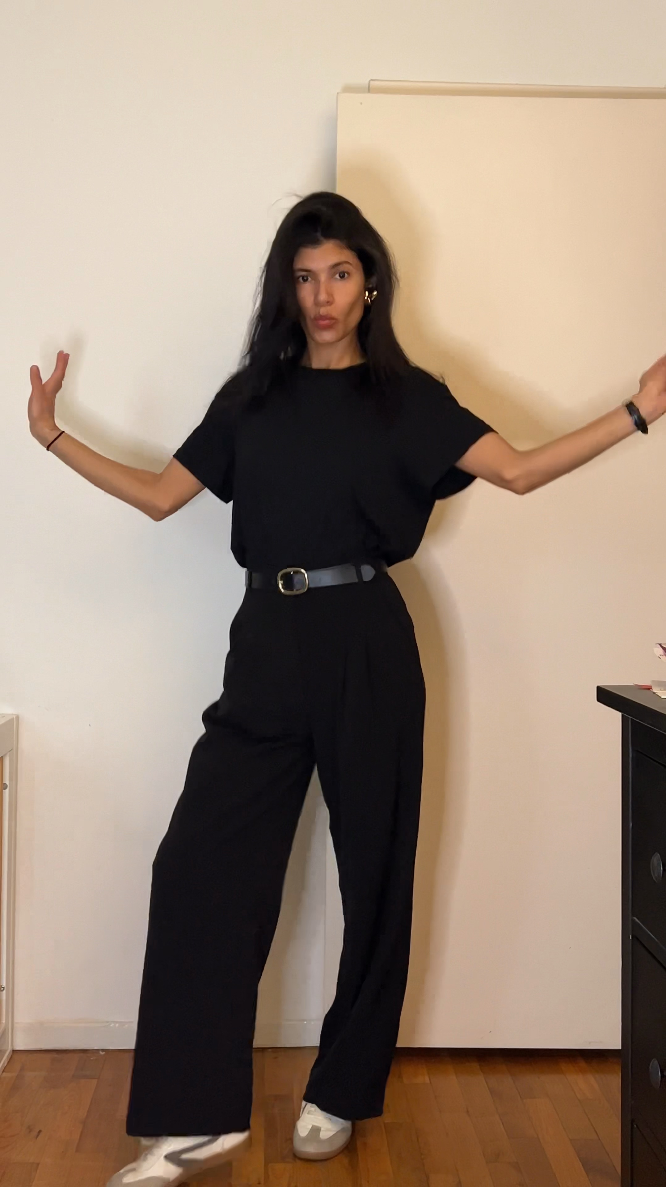 Model work outfit 🎥💋🖤
