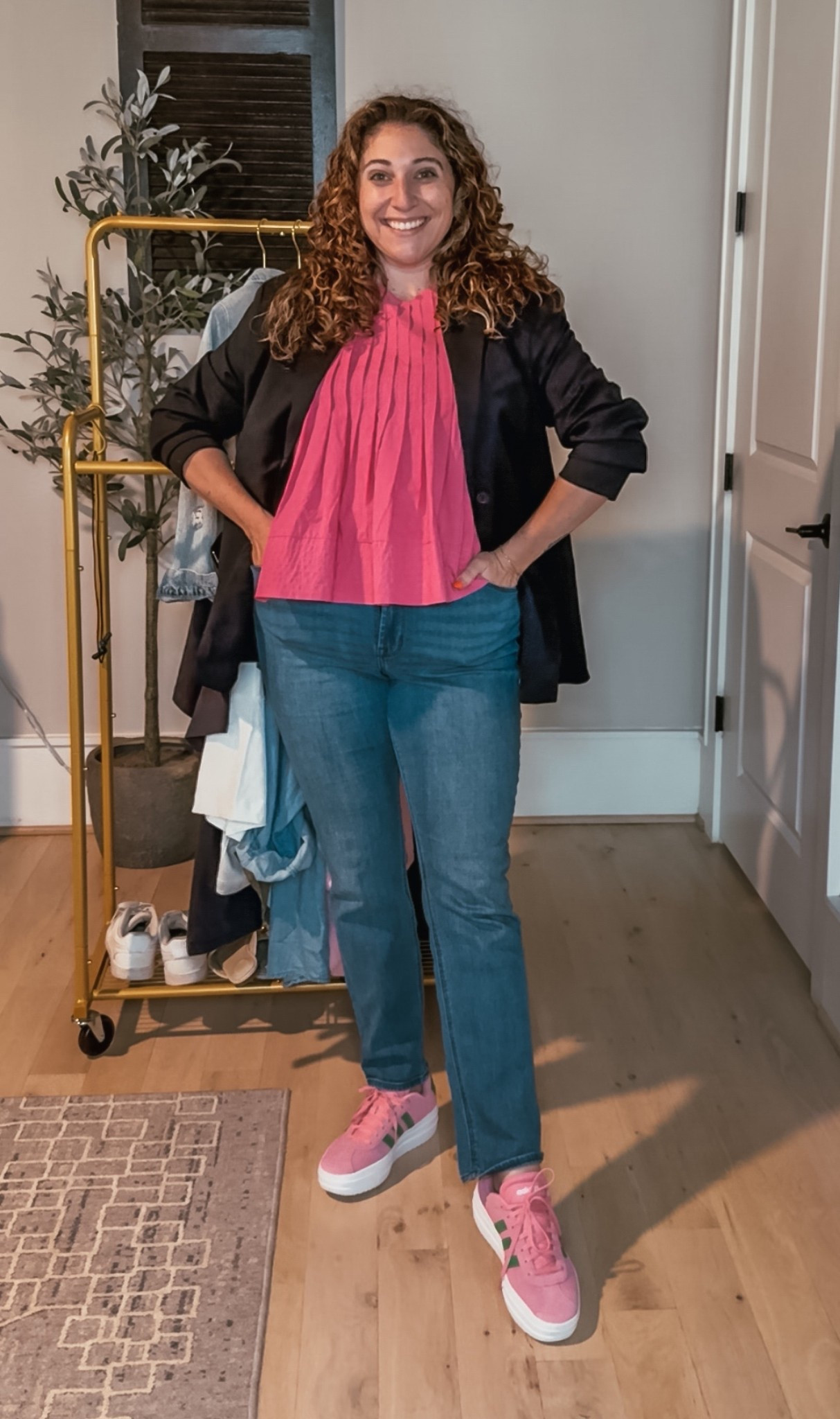 Teacher outfit series day 7!! Haven’t styled this blazer yet so decided style it in a business casual kinda way! Sneakers and a blazer? Would you ever pair these pieces together? 
Blazer M / Top L / Jeans 14 / Sneakers tts 

#LTKMidsize #LTKWorkwear #LTKStyleTip