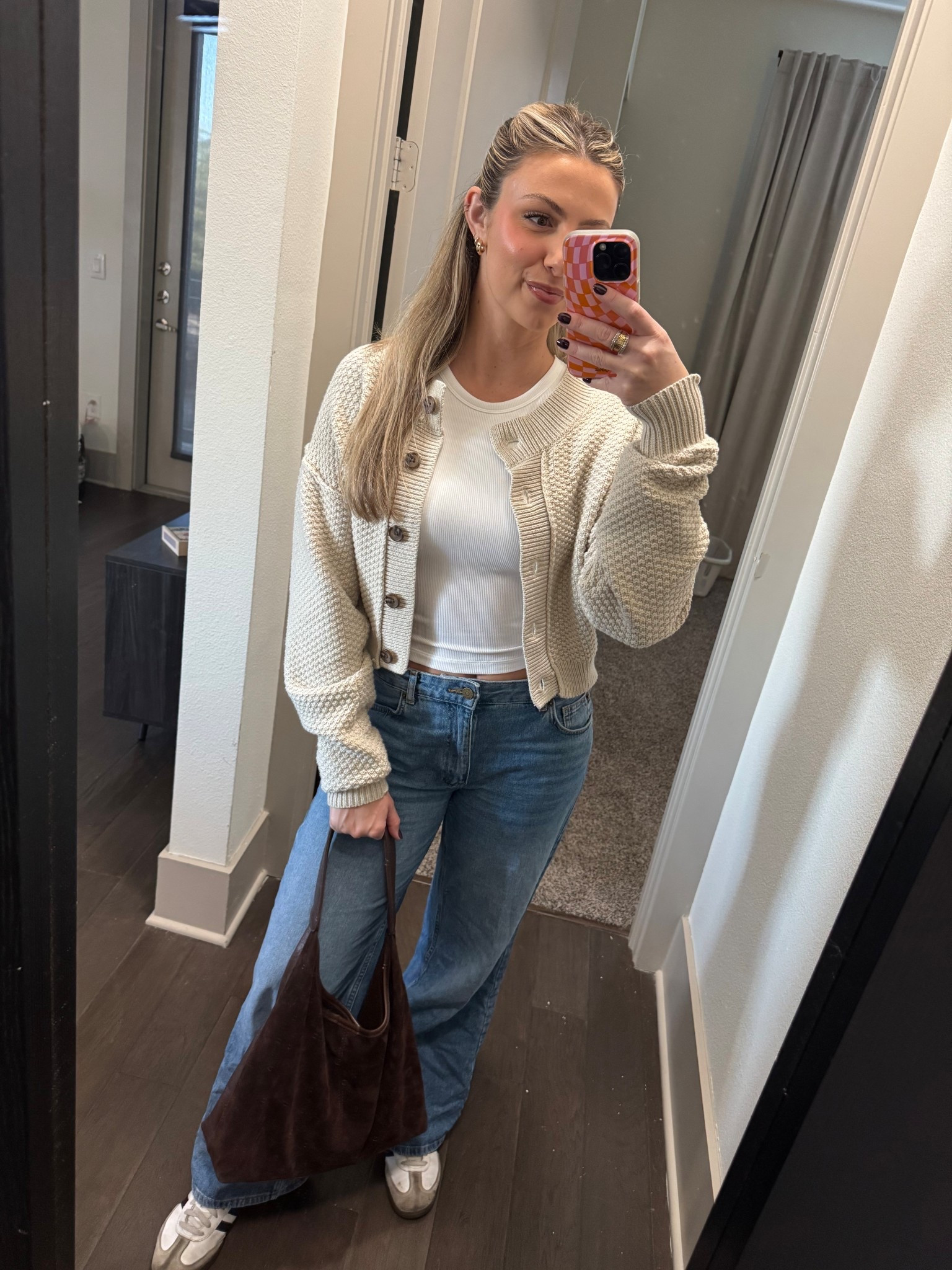 Friday happy hour 🍸🍣 

Cardigan, fall, suede slouchy bag