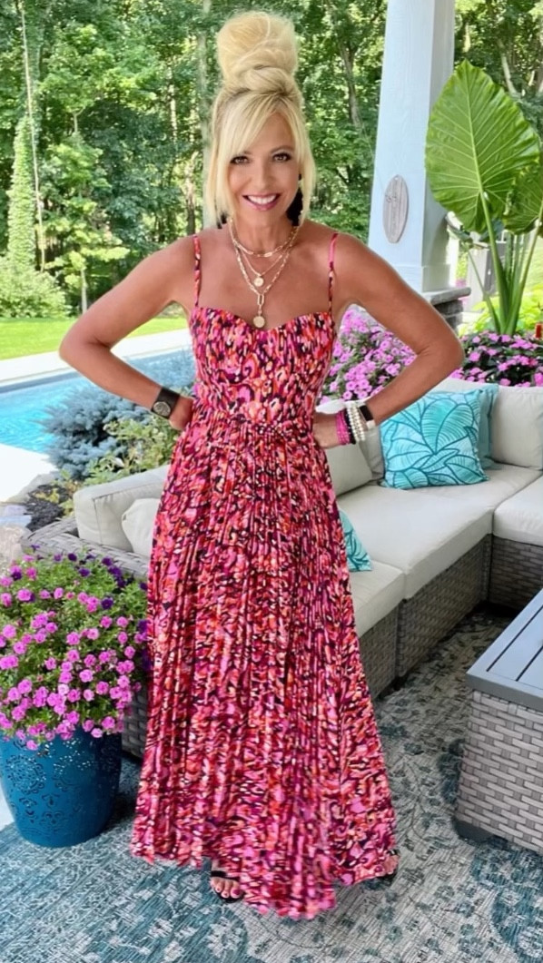 This dress is so good! Wedding guest dress idea too and 3 color ways 

#LTKStyleTip #LTKVideo #LTKWedding