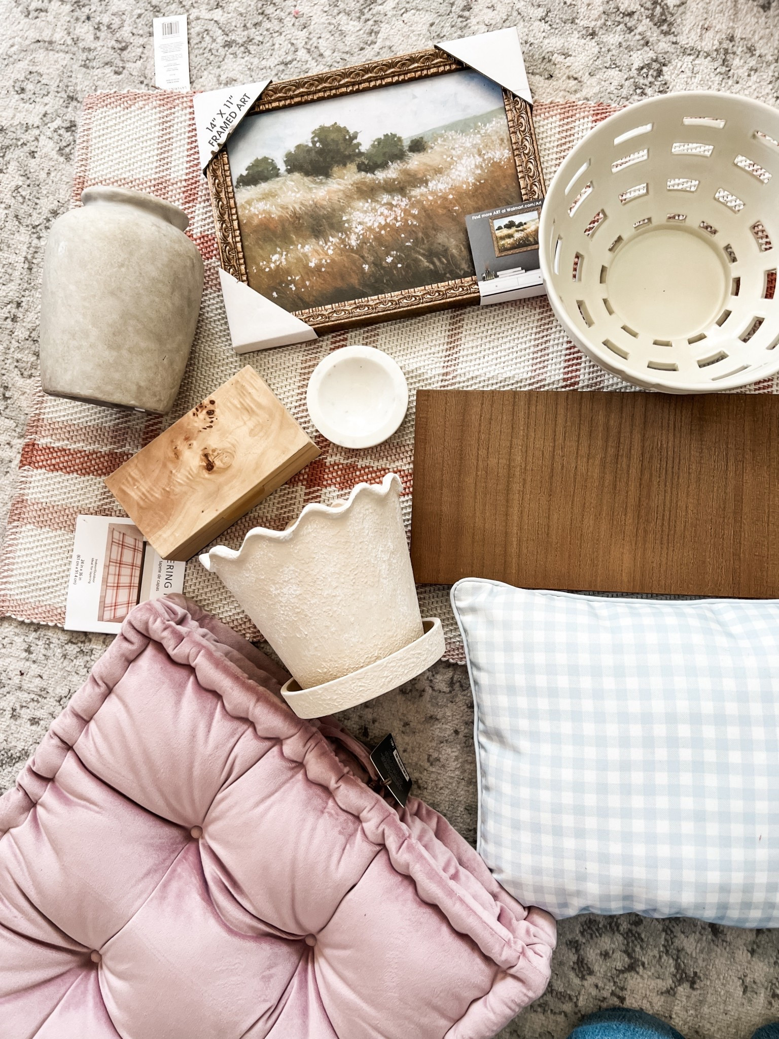 #walmartpartner New spring home decor accents under $20 each!! Seasonal artwork, antique look vases, planters, trays, trinket box, doormat, pillows and decorative bowls. #walmarthome #walmart @walmart