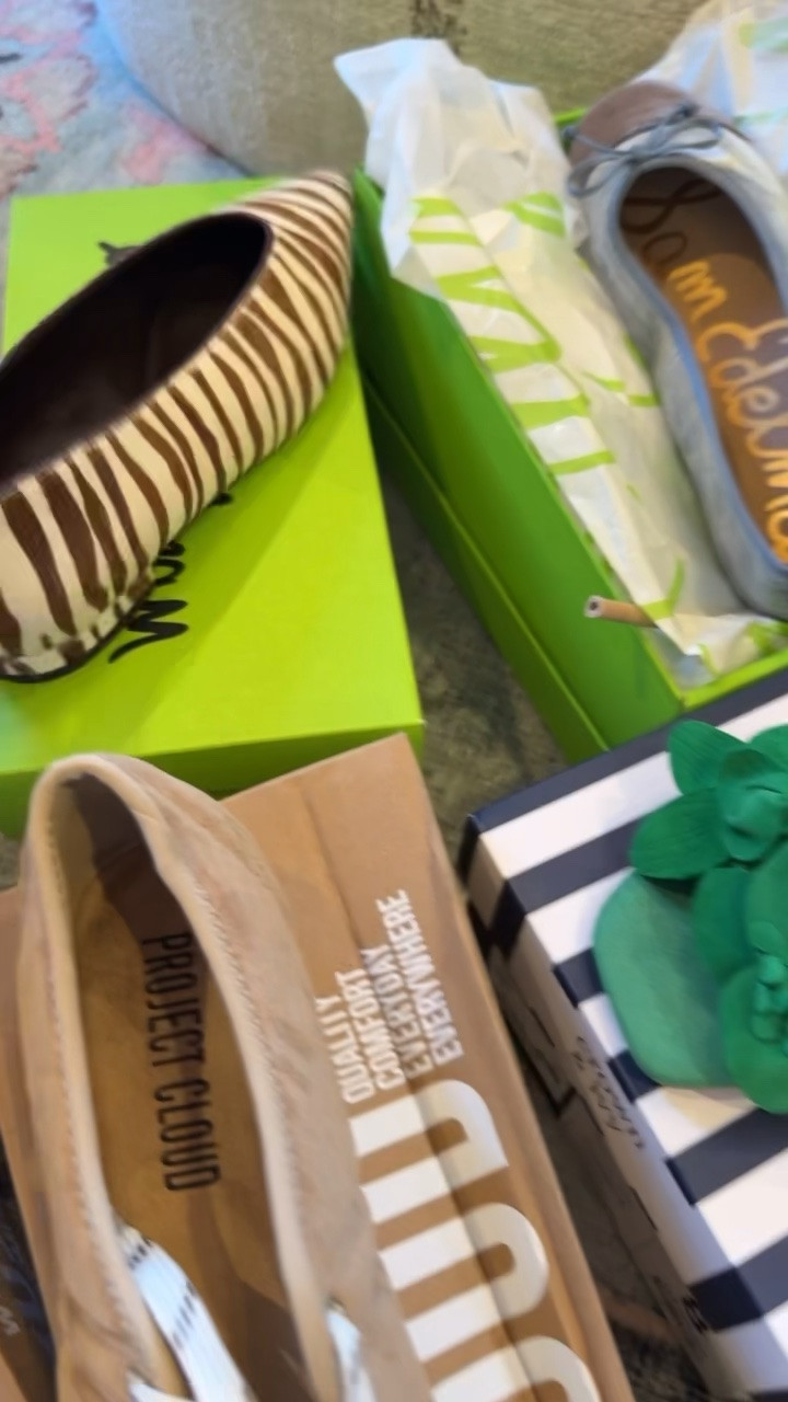 Oh how I love shoes!! My latest haul!! 
Sneakers - 8 tts
Blue Flats - 7.5 (1/2 size down)
Zebra Flats - 7 (1 size down)

#LTKdayinmylife #LTKstorytime #LTKSeasonal