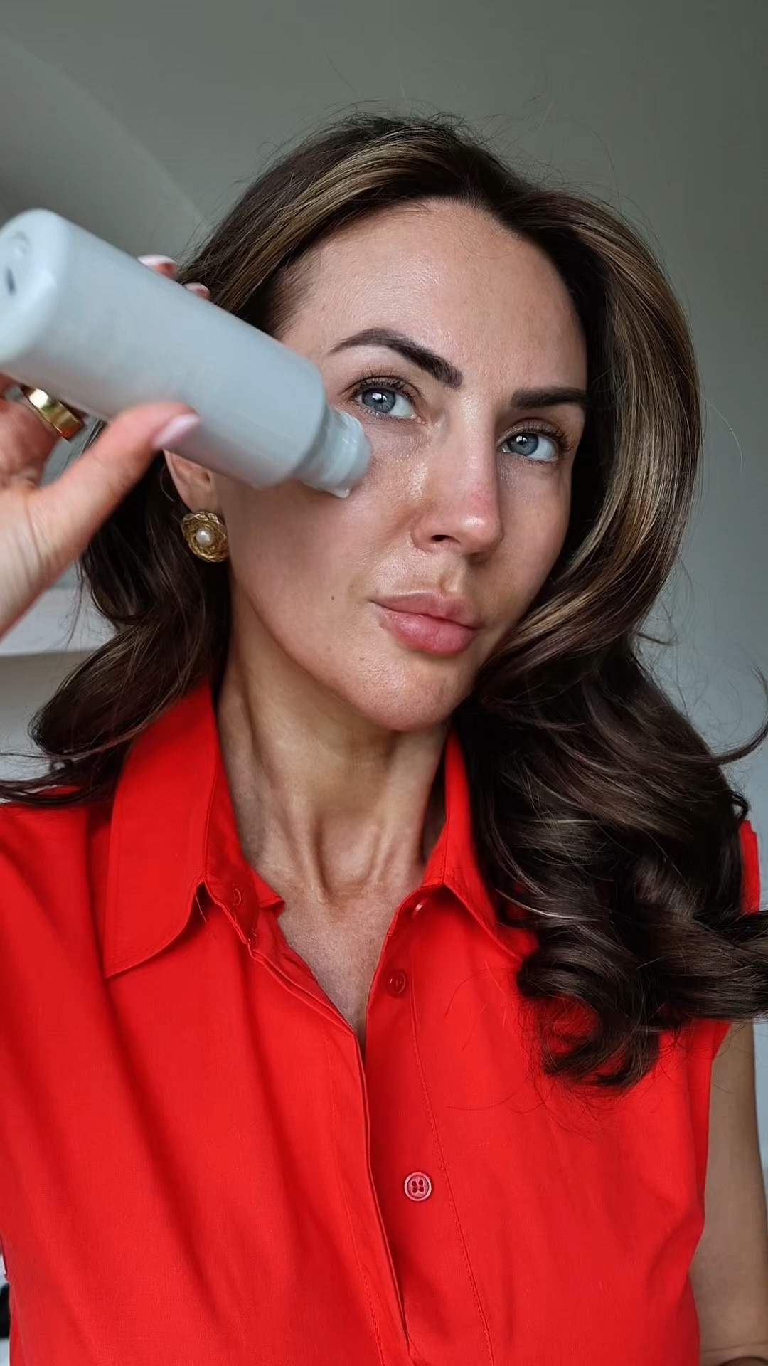  Three-minute glow-up ✨

This is my go-to “no makeup” makeup for the school run ,quick, effortless, and just enough to feel put together without really trying.

On those mornings when I don’t want a full face but still want that fresh, glowy look… this is it.

Simple. Fast. Glowing. 💛

#LTKbeauty