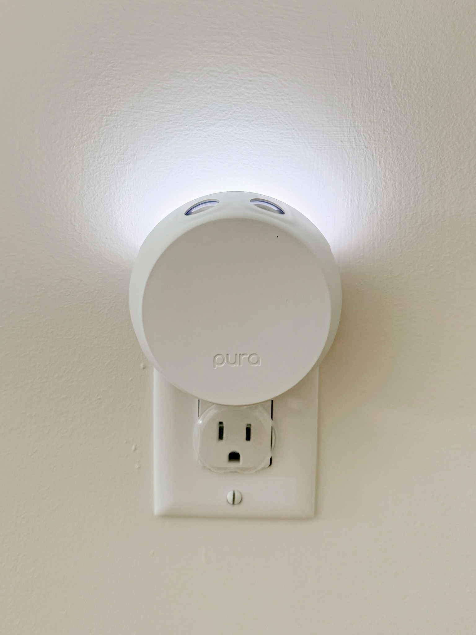 The amount of compliments we’ve gotten every time someone walks through the front door 🥰 Best part is that I can schedule when it goes off & for how long/intensity right on the app ☑️ 

#LTKFindsUnder50 #LTKHome #LTKSaleAlert