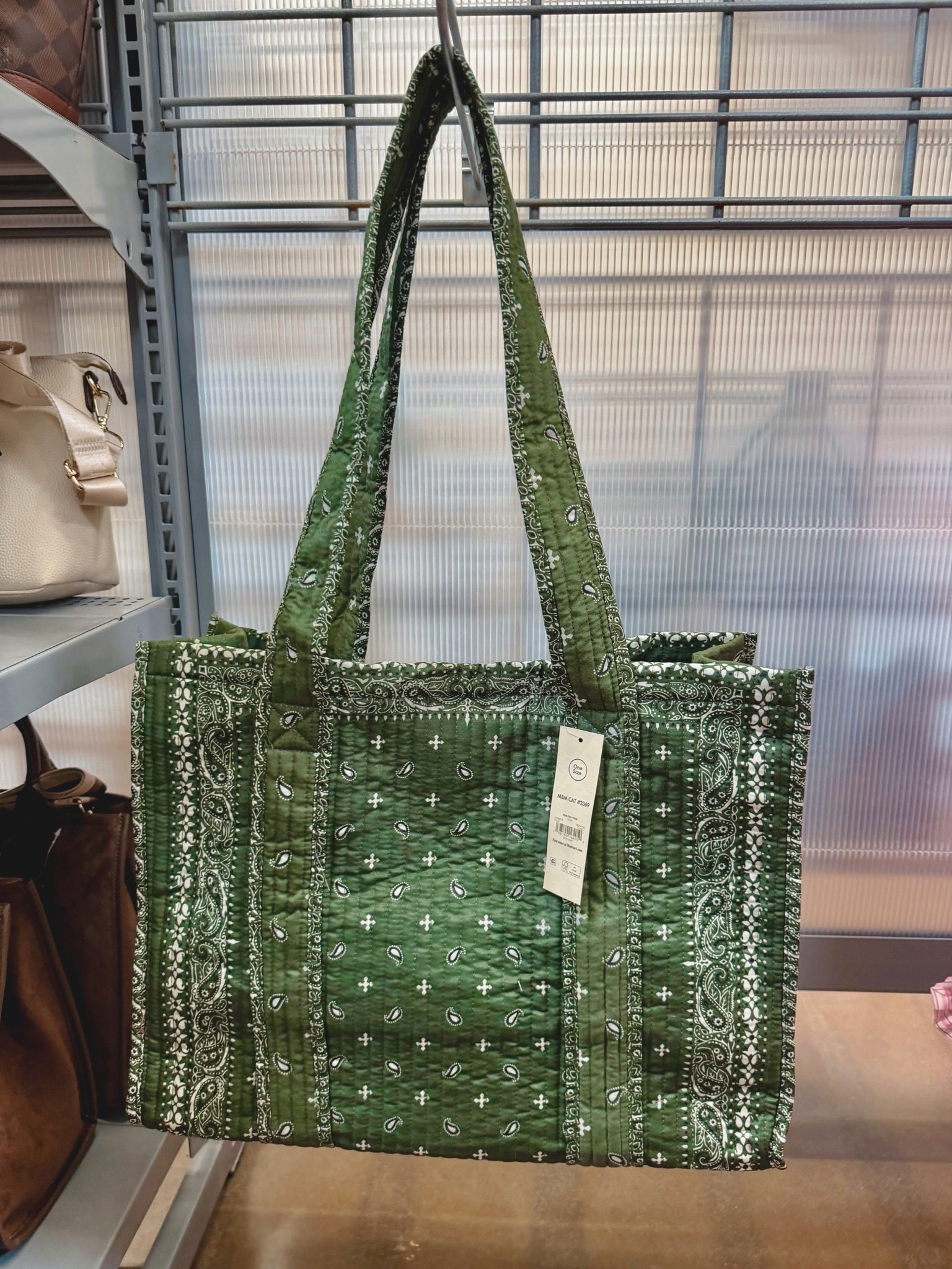 I want this bag soooo bad but I’m trying to resist😍 

it’s forest GREEN and the bandana print is adorable🌲
