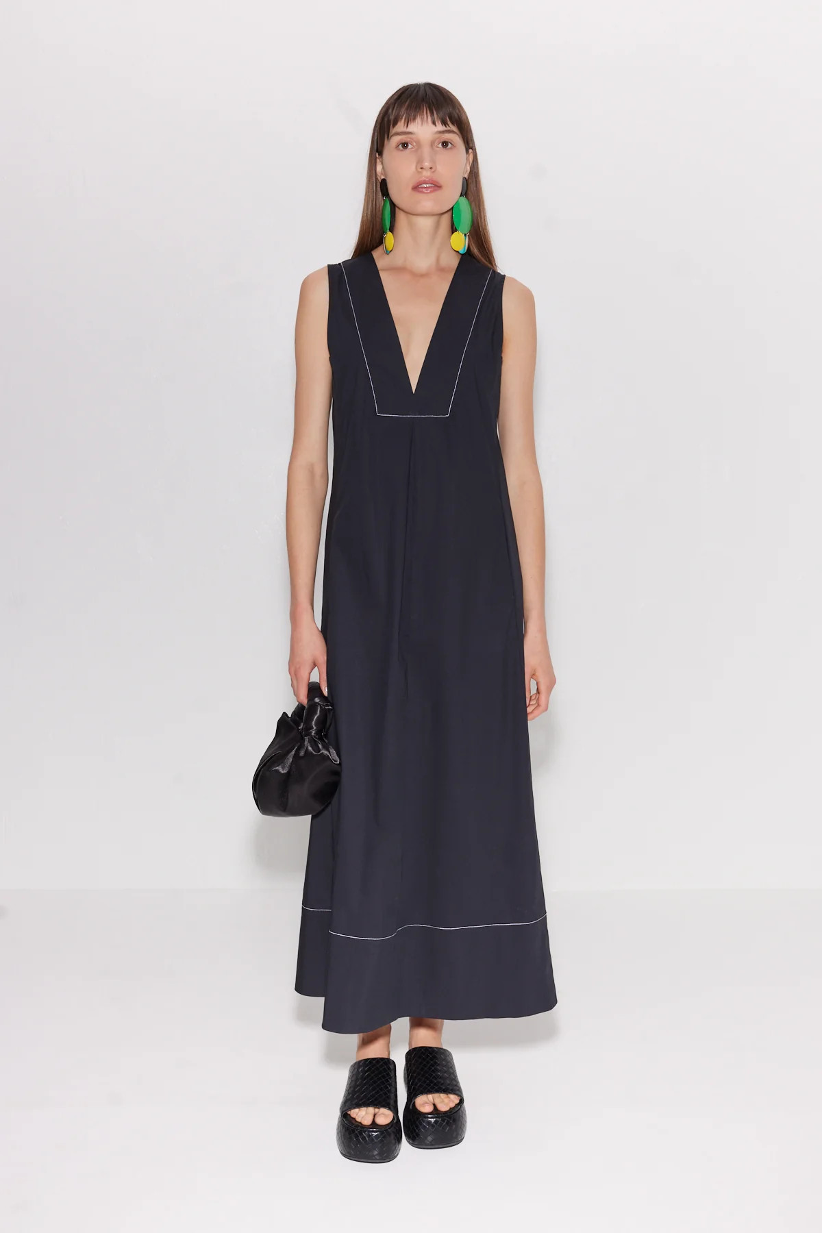 Mar
           Poplin Dress in Black | Simon Miller
