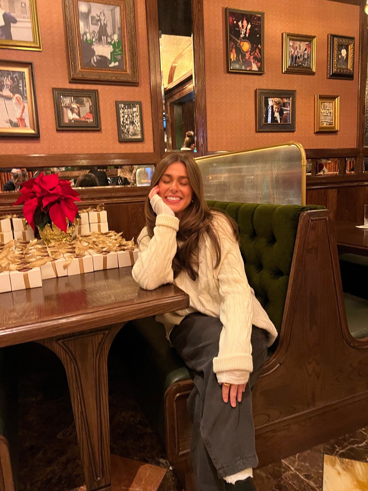 wearing XS S  in pants and XS S In sweater!!