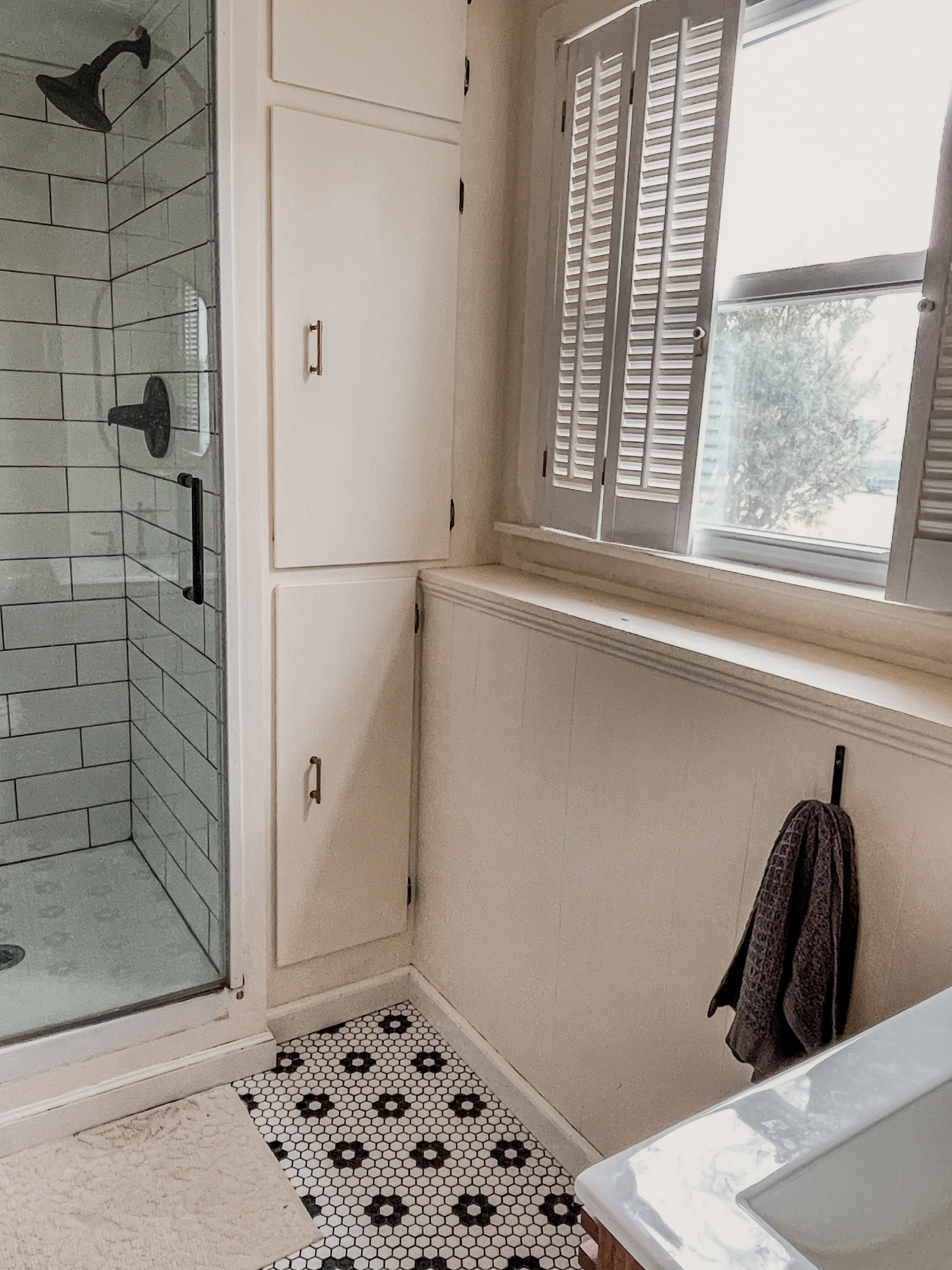 Bathroom details 



#LTKhome #LTKfindsunder100 #LTKstyletip