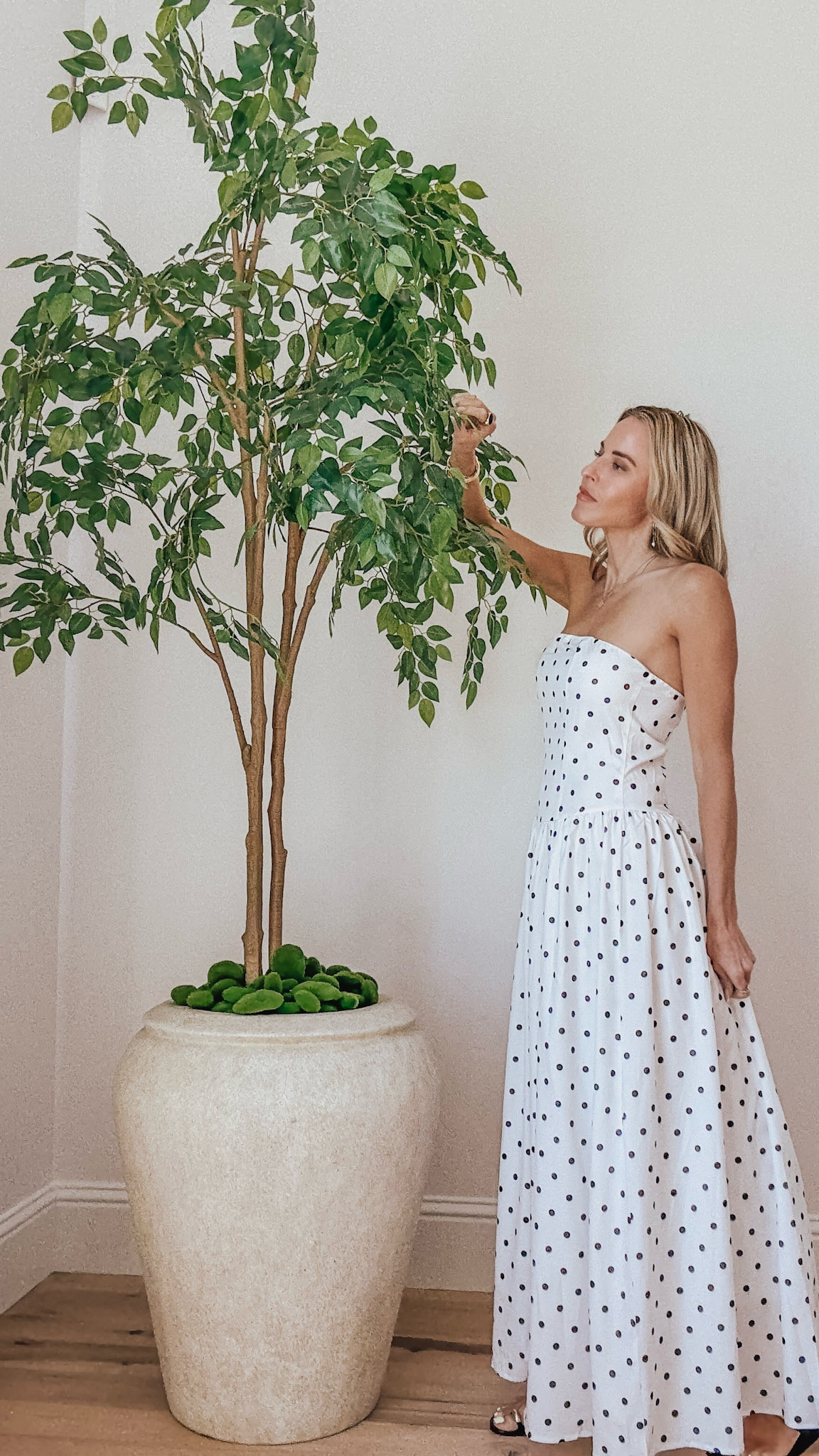 This adjustable plant riser makes this artificial tree the perfect height! 

#LTKHome