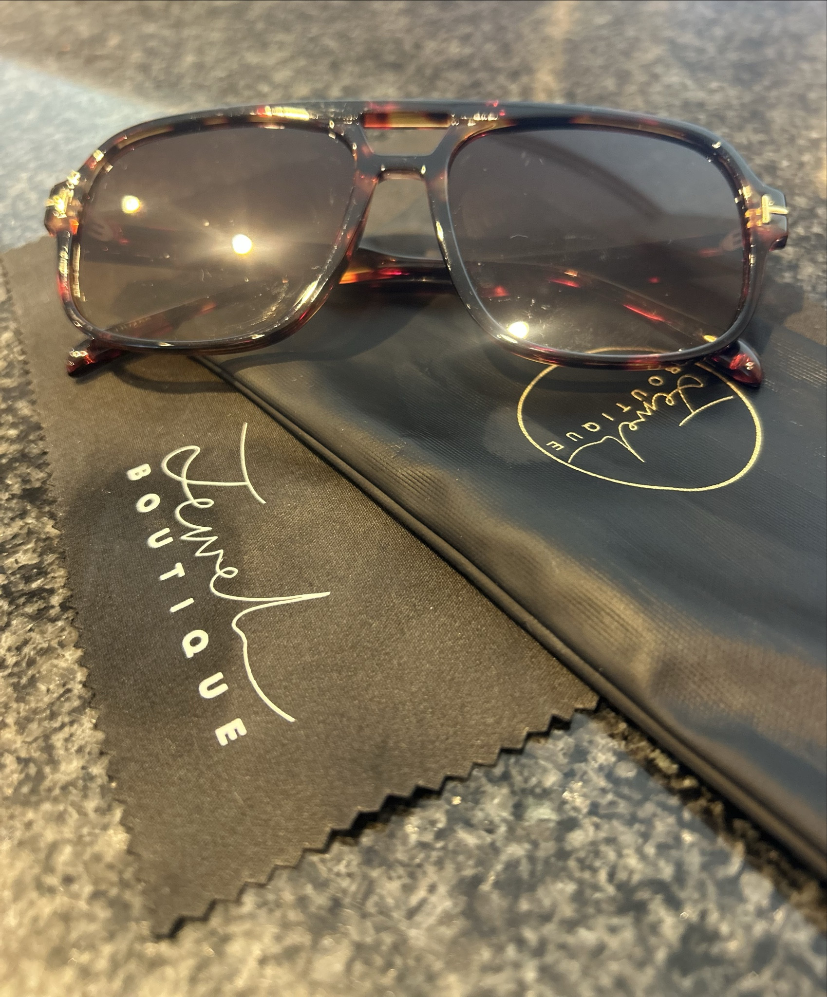 Gorgeous jewel boutique sunglasses👌🏻🤎✨

#LTKsummer #LTKstyletip #LTKuk