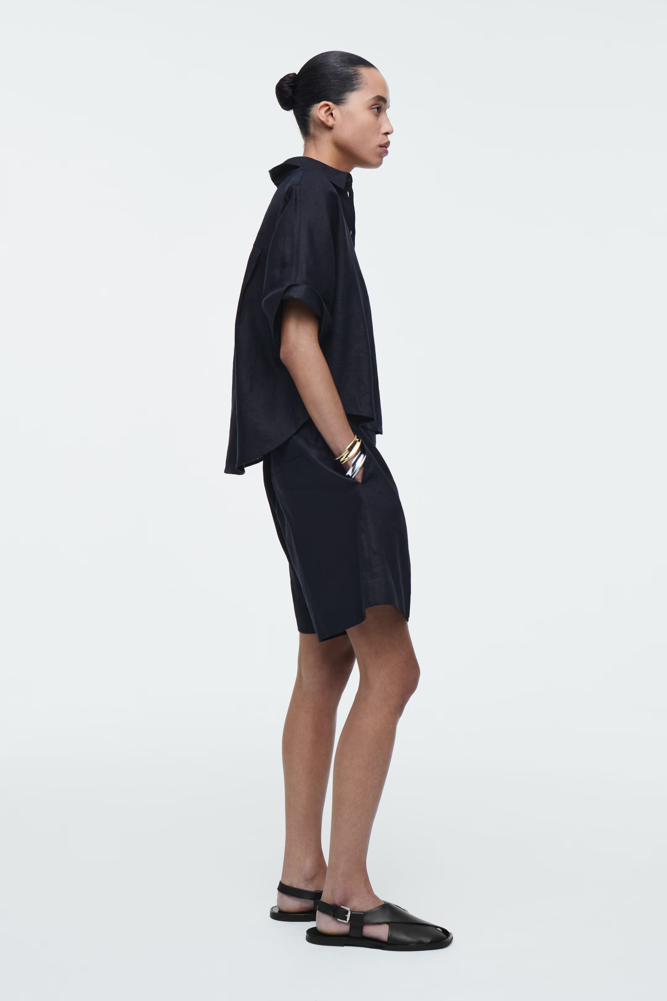 TAILORED ELASTICATED LINEN SHORTS - NAVY | COS | COS (EU)