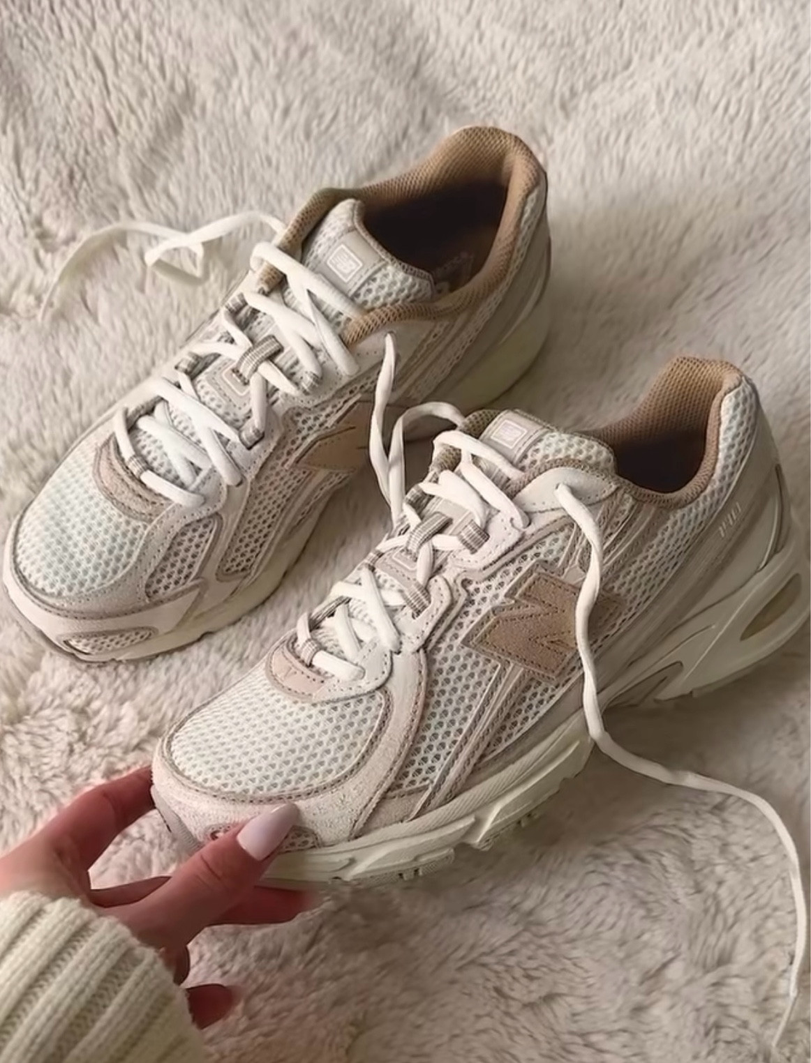 New balance 740 neutral trainers
Tags: beige cream trending chunky fashion spring outfit ideas fitnes athleisure activewear everyday style

#LTKshoes