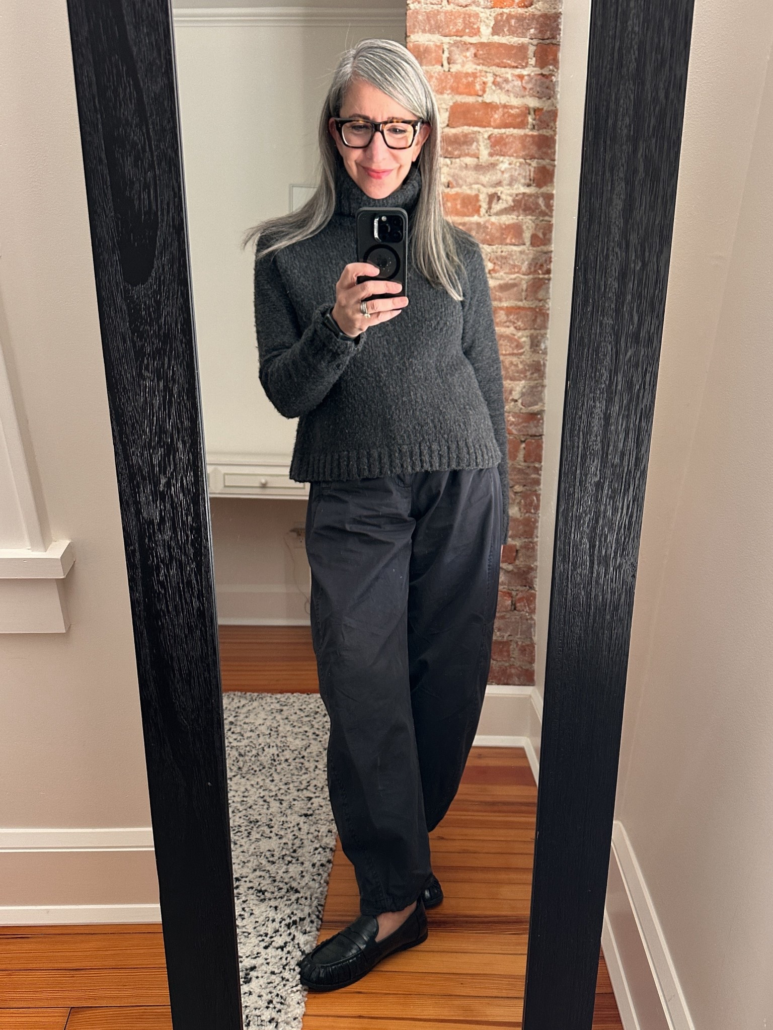 #ComfortableGirlWinter - how to do summer pants in winter!

Lightweight barrel pants don't have to disappear when the temperature drops.

Because they're a clean black silhouette, they behave like any other pair of pants - even if the fabric leans warm-weather.

A chunky turtleneck and loafers add enough weight to make them feel right for winter.

Same pants. Different context. More mileage.

Comfortable doesn't have to be seasonal - just styled with a little
intention.
.
.
.
.
#Over60Style #StyleOver60 #EverydayStyle #ModernStyle