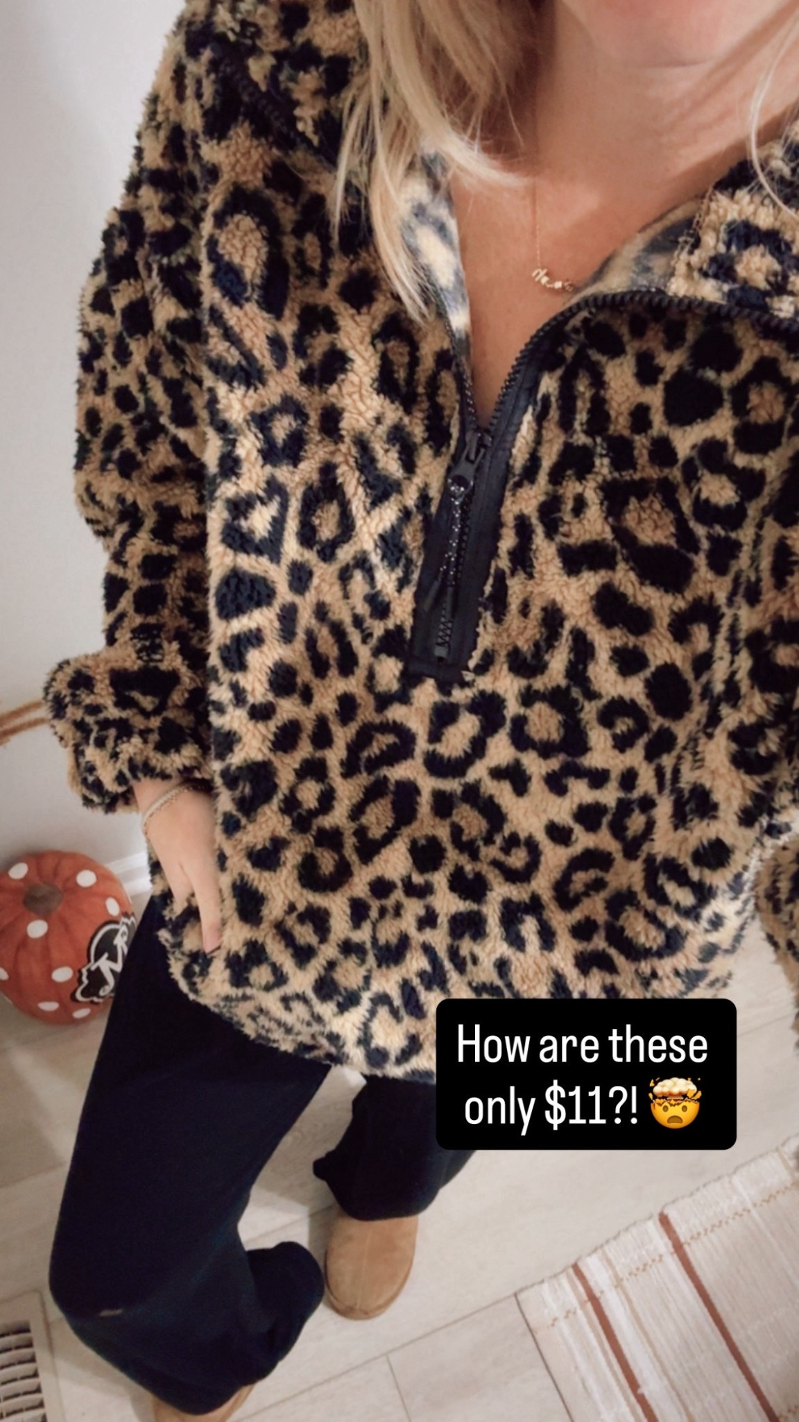 🤯 I sized up 1 for a comfier oversized fit! Super soft quarter zip with a big pocket in the front 

Walmart
Fall
Winter
