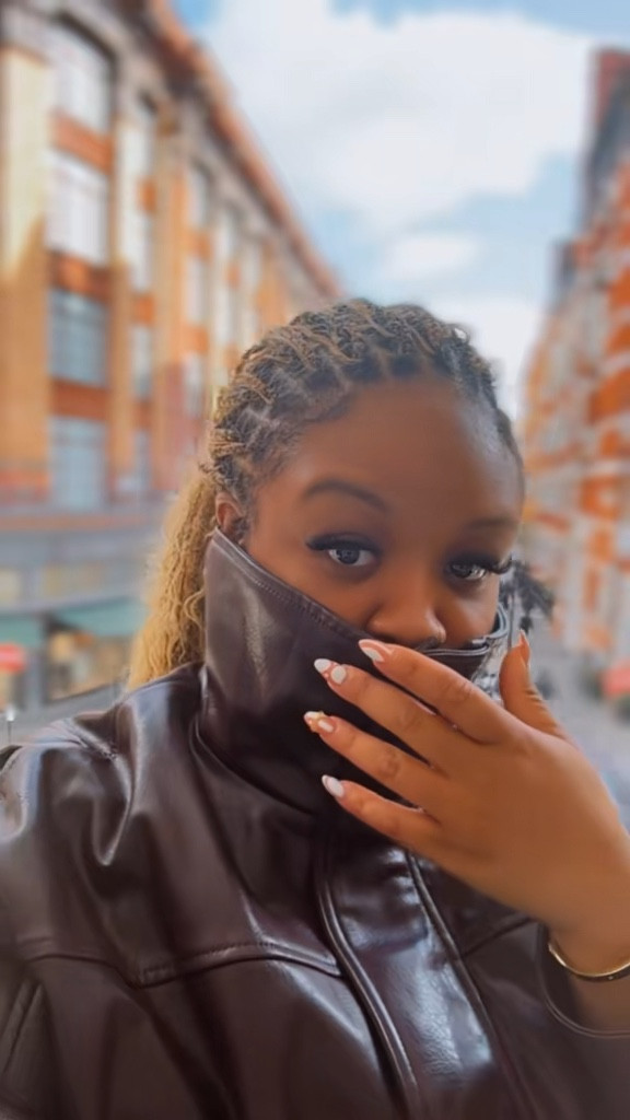 Chill on a chilly day in London.... #Micas #Zara #shein 

#LTKPlusSize #LTKootd