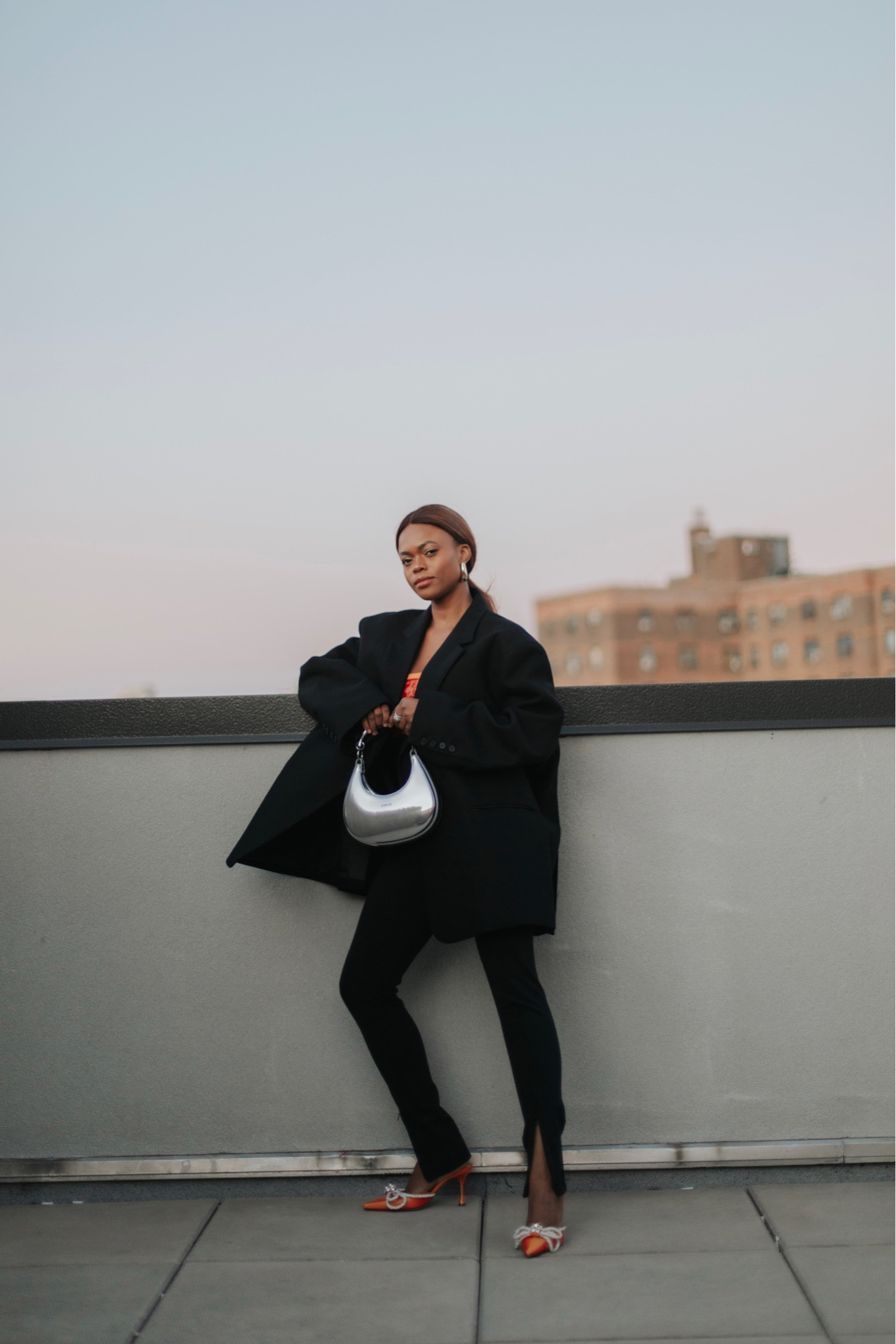 The Boyfriend Blazer

A closet staple! New on the blog : https://www.dadouchic.com/?m=1


#boyfriendblazer #frankieshop


#LTKworkwear #LTKshoecrush #LTKstyletip