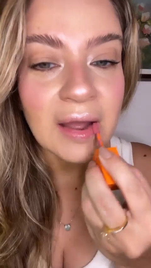 Esse batom rosa é simplesmente perfeito, a cor é linda, bem rosada. 

#LTKbrasil #LTKVideo #LTKbeauty