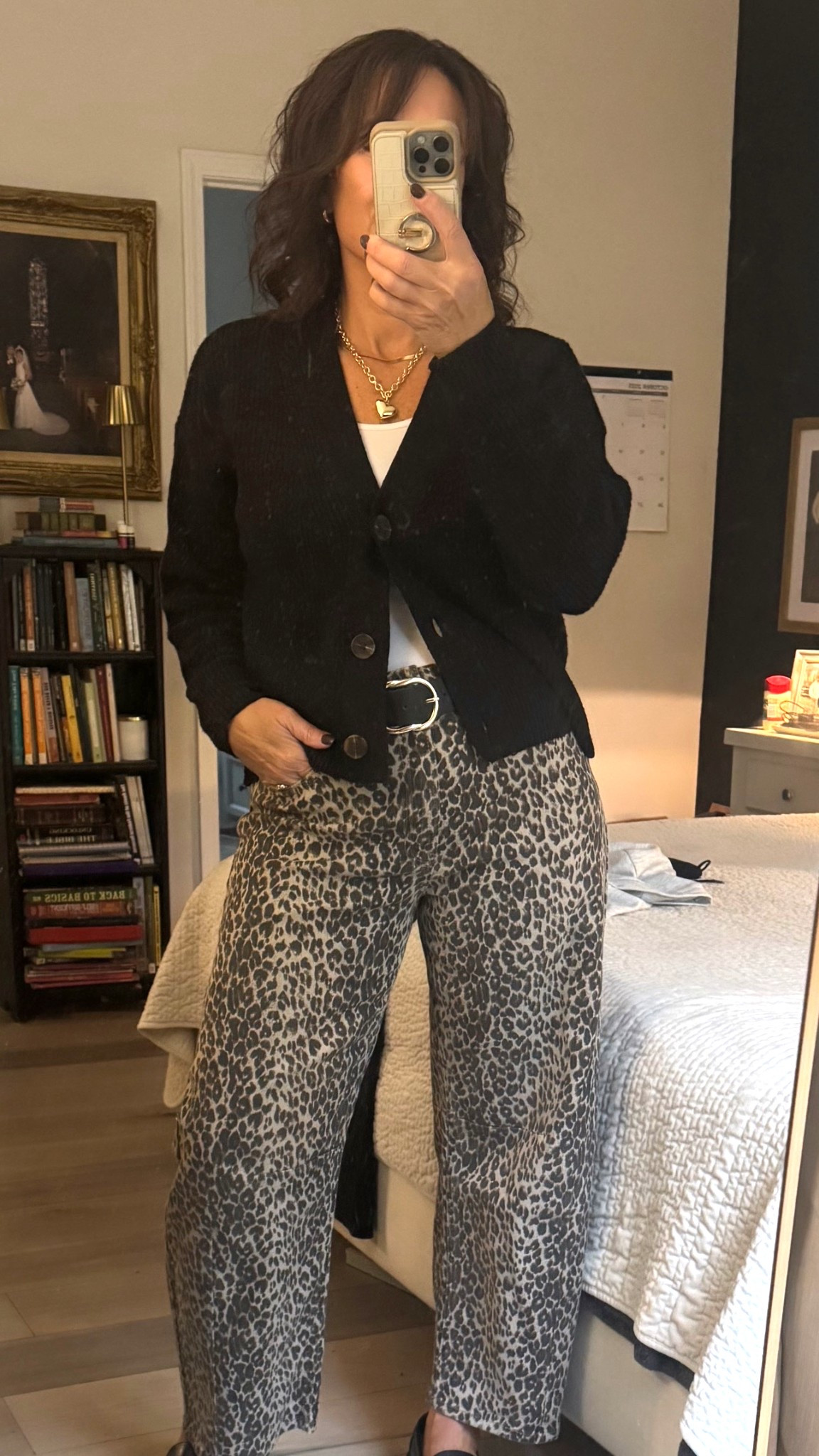 Love the leopard barrel jeans from Avara!  So comfortable, and they go with everything!
Everything is linked! 

#LTKOver40