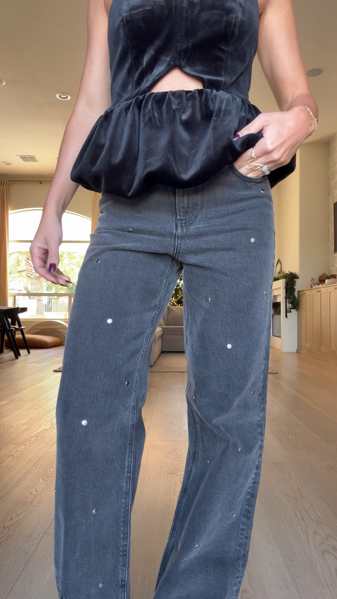 Express studded jeans size 25 // straight leg fit // perfect with little heels! 

Holiday outfits 
Dark wash jeans 


#LTKHoliday #LTKootd #LTKgrwm