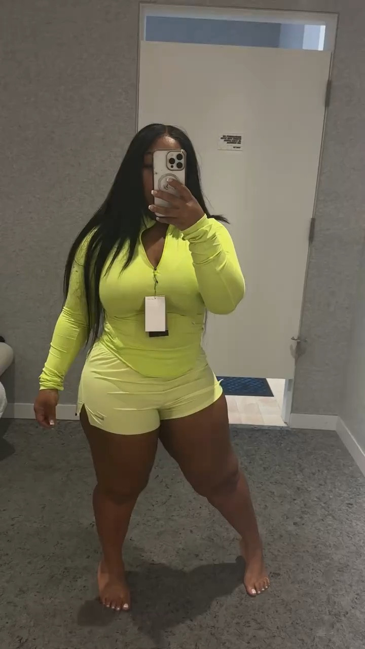 @Nike US  set eating DOWN 😍🔥

Wearing a small top + medium shorts — super stretchy Dri-FIT material, snatches you but still comfy ✔️
Perfect for workouts or a cute athleisure look 👟

Don’t walk… RUN for this one 🏃🏽‍♀️💨 #TryOnHaul #NikeSet #AthleisureLooks #curvygirl #curvygirlfashion