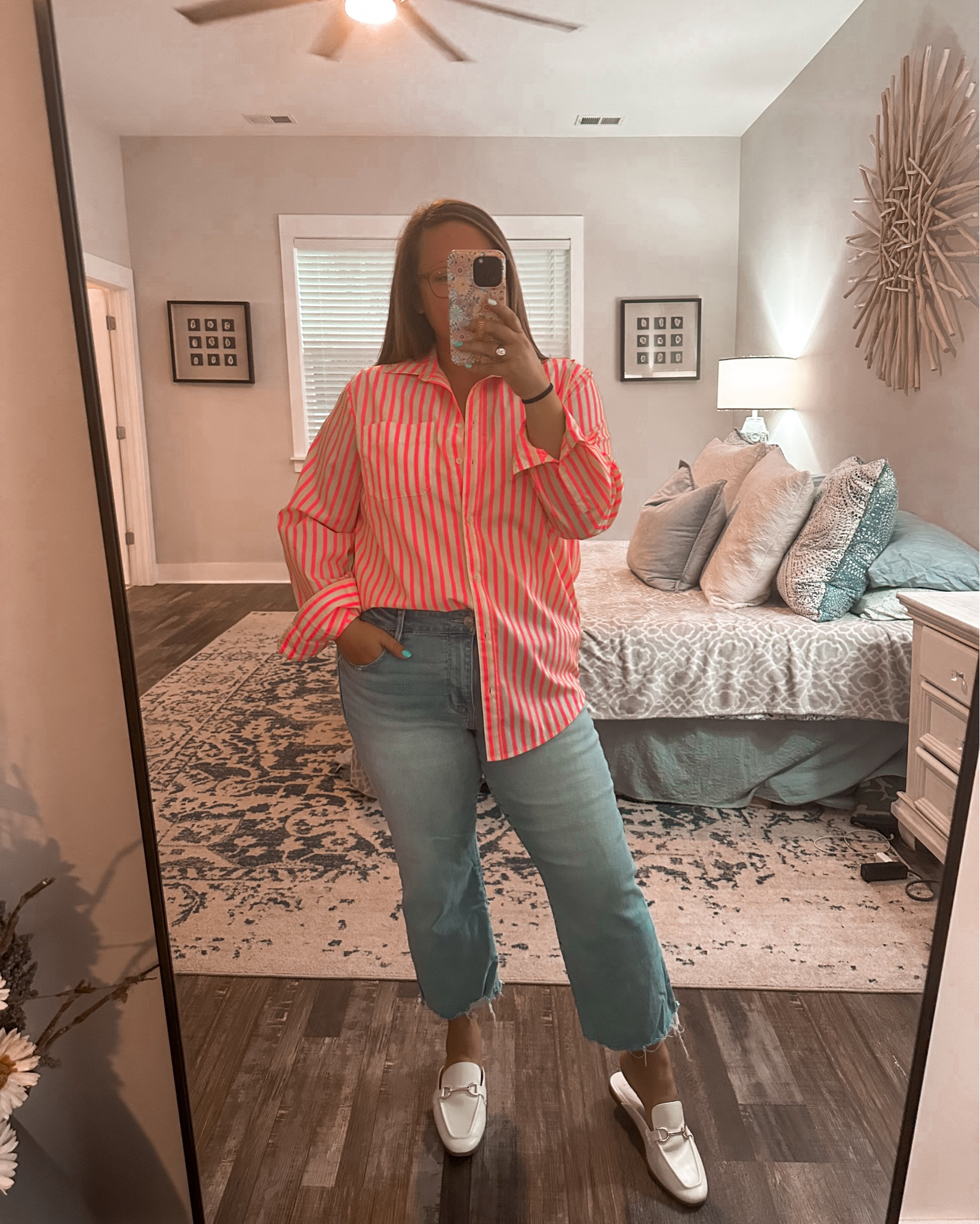 Obsessed with this look! 🤍

Button down is target | in a Large 

Jeans are American Eagle- SO SOFT + STRETCHY | in a 12 

Dress up with Target mules | in an 8.5 

Dress down with Vintage Havanas | in an 8.5 

#LTKMidsize #LTKSaleAlert #LTKBacktoSchool