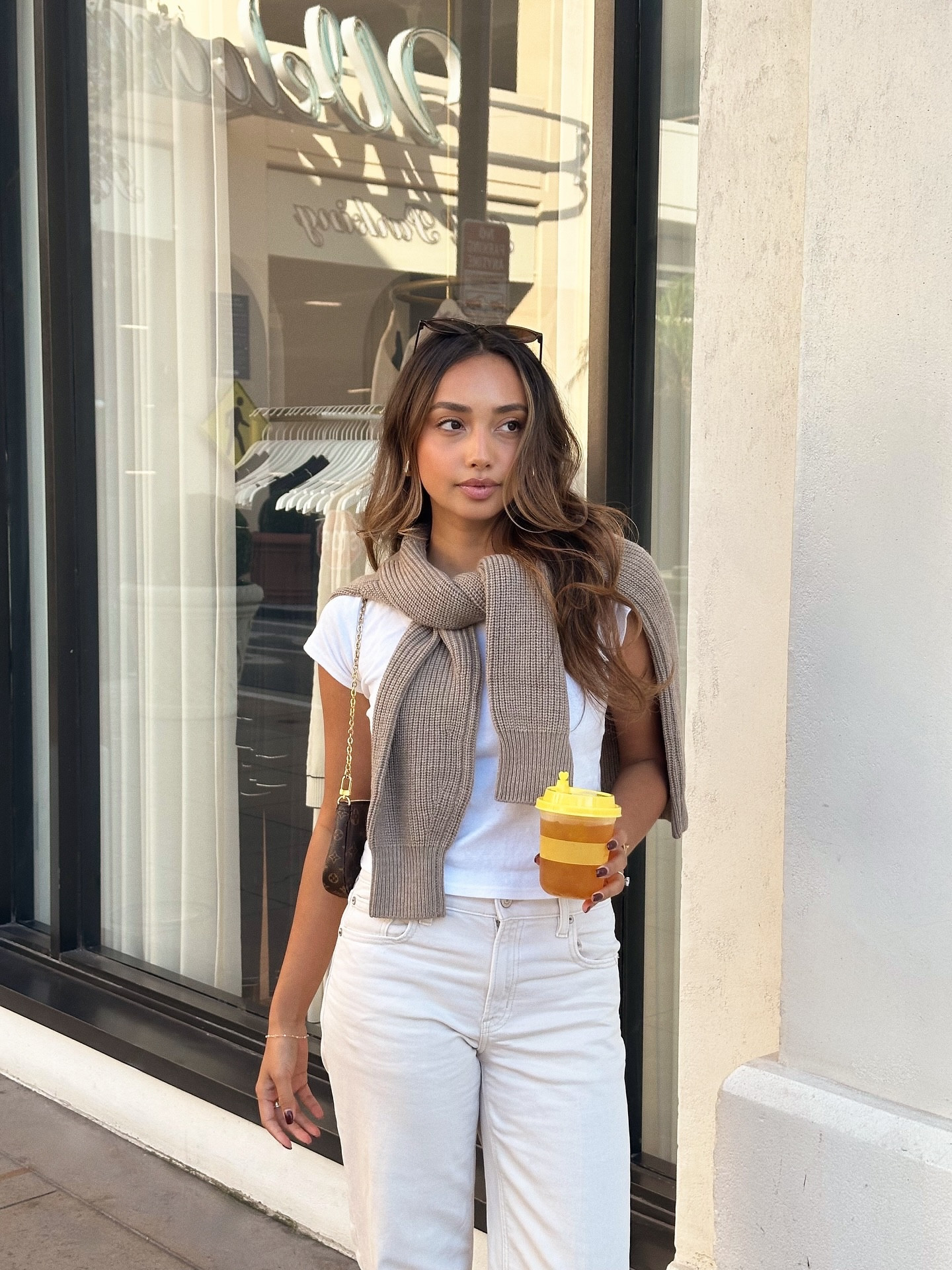 cozy weekend vibes 🧺☁️ loving my new knits & weekend bag from @onequince use my code INFG-25XSOPHIAAA10 for 10% off your first purchase! 
•
•
•
#quincepartner #fashion #style #sweaterweather #ootd #fall #fallfashion #weekendbag