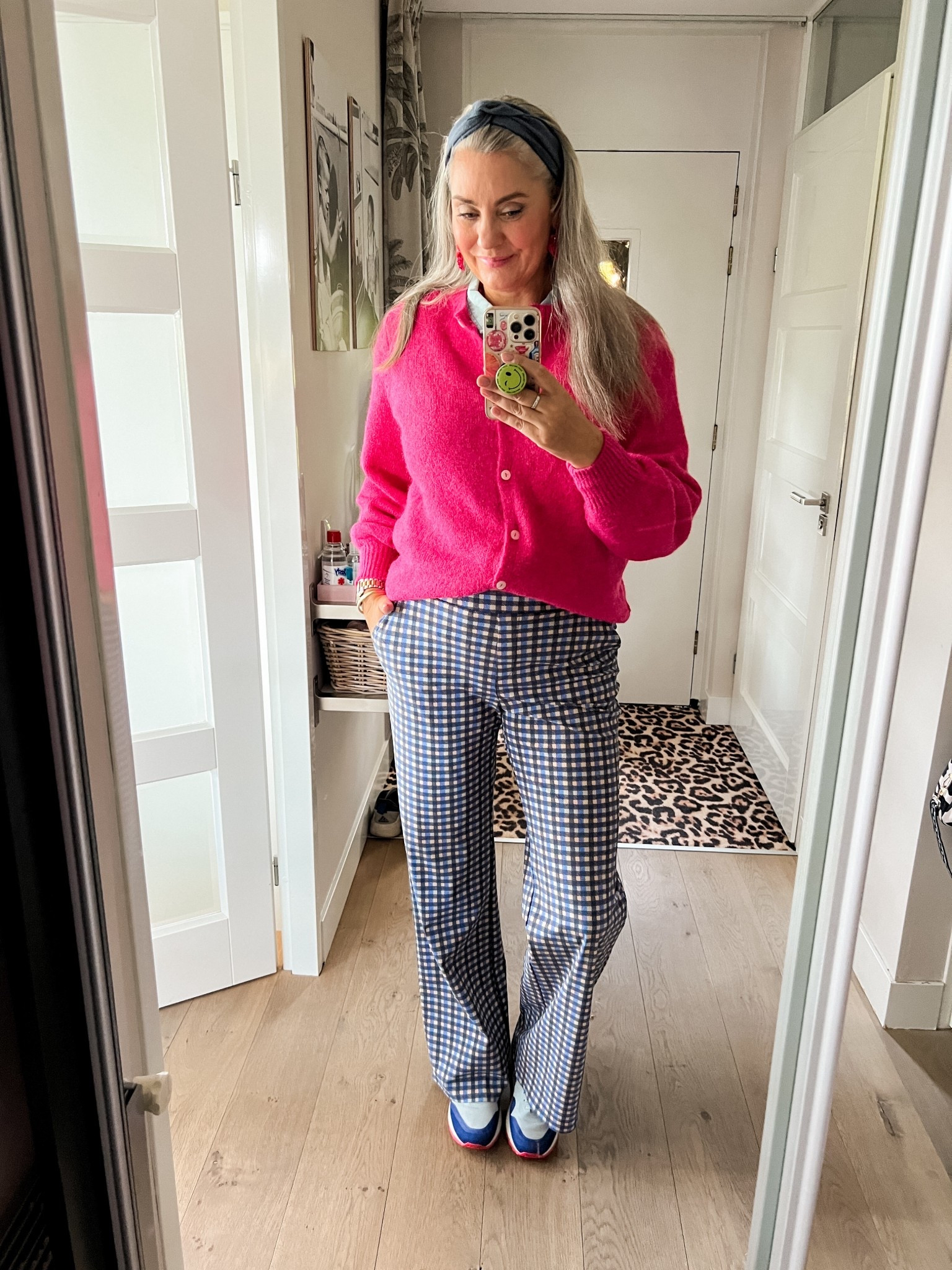 OOTD - zaterdag. Geruite broek van Studio Anneloes (maat L en ik heb de zoom eruit gehaald), roze vestje van MS Mode (maat L, https://ms-mode-nl.mtpc.se/5657529) over een chambray shirt (oud, HEMA), roze kralenketting, oorbellen van Paulie Pocket, haarband van Luvvies en super oude Nike Air Max. 

#LTKstyletip #LTKeurope #LTKnederlands