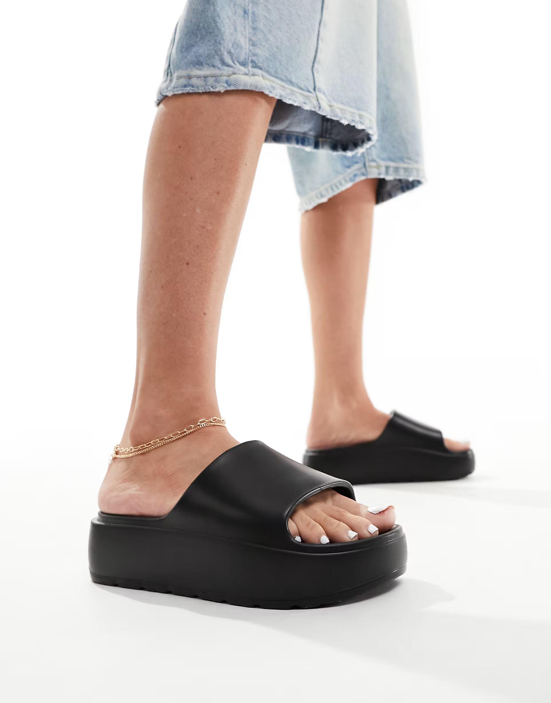 ASOS DESIGN Freedom cleated flatform slider in black | ASOS | ASOS (Global)