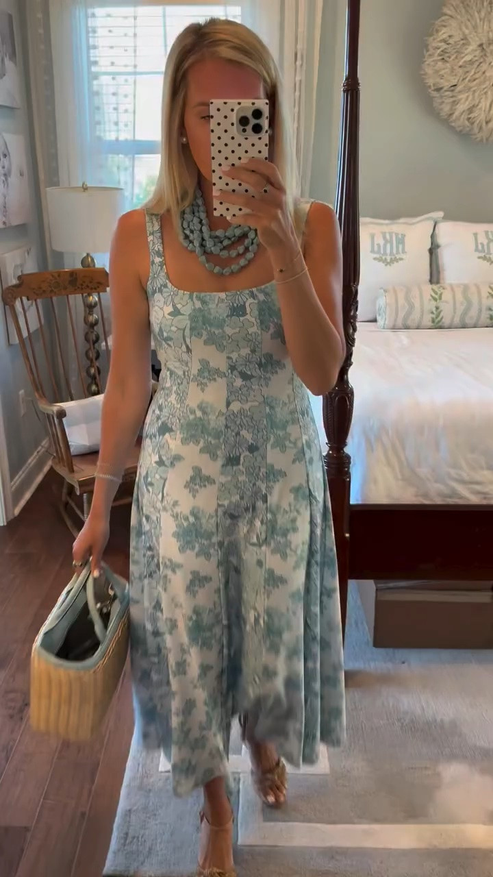 Blue & White forever. I adore this dress for summer. Use code MORGANK15

Comment and I’ll send you the link and my discount code to shop! 🌸

#smithandquinn #summerdress #blueandwhiteforever
