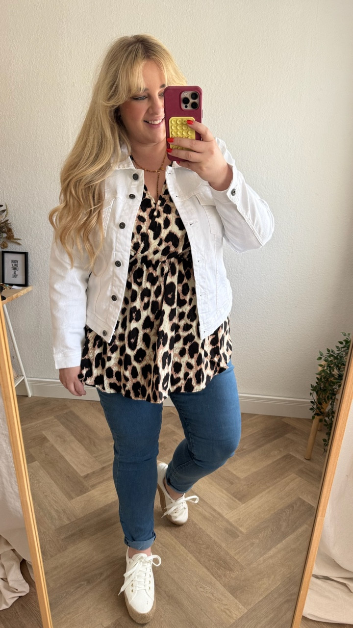 Outfit of the day 💗

#amazon #amazonfashion #plussizefashion #curvy #leo
#frühlingsoutfit #denim #jeans

#LTKplussize #LTKdeutschland #LTKjeans