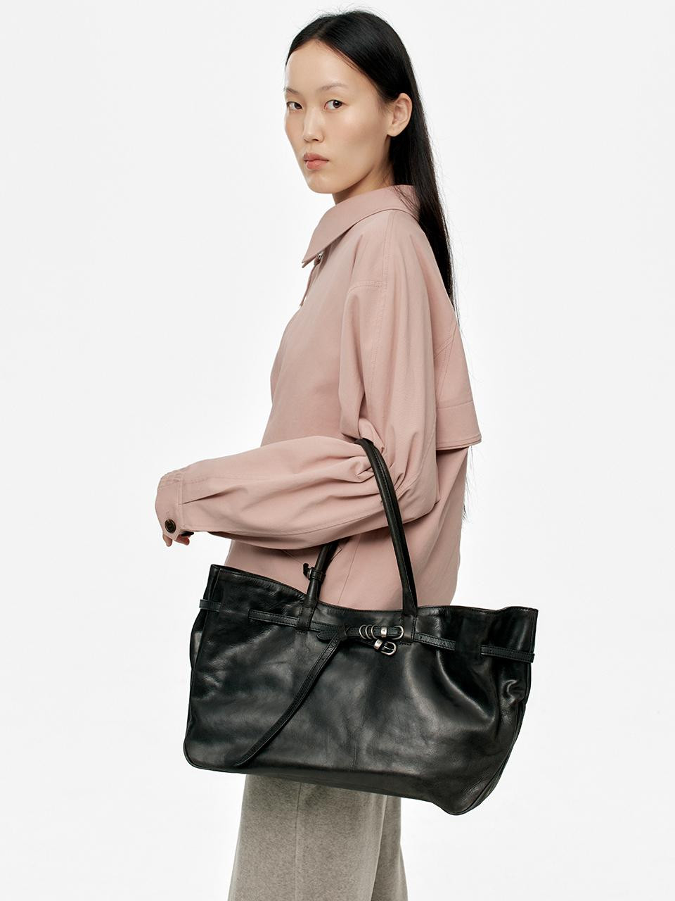 [MARGESHERWOOD] GRANDMA LARGE USED PULL-UP TOTE BAG [black] | W Concept (US)