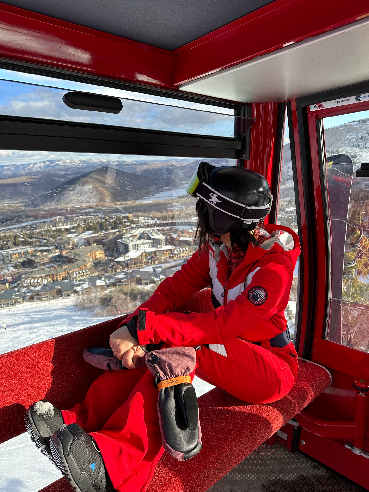 Ski outfit, ski suit, ski aesthetic, what to wear skiing, amazon finds

Wearing ski suit in a size medium