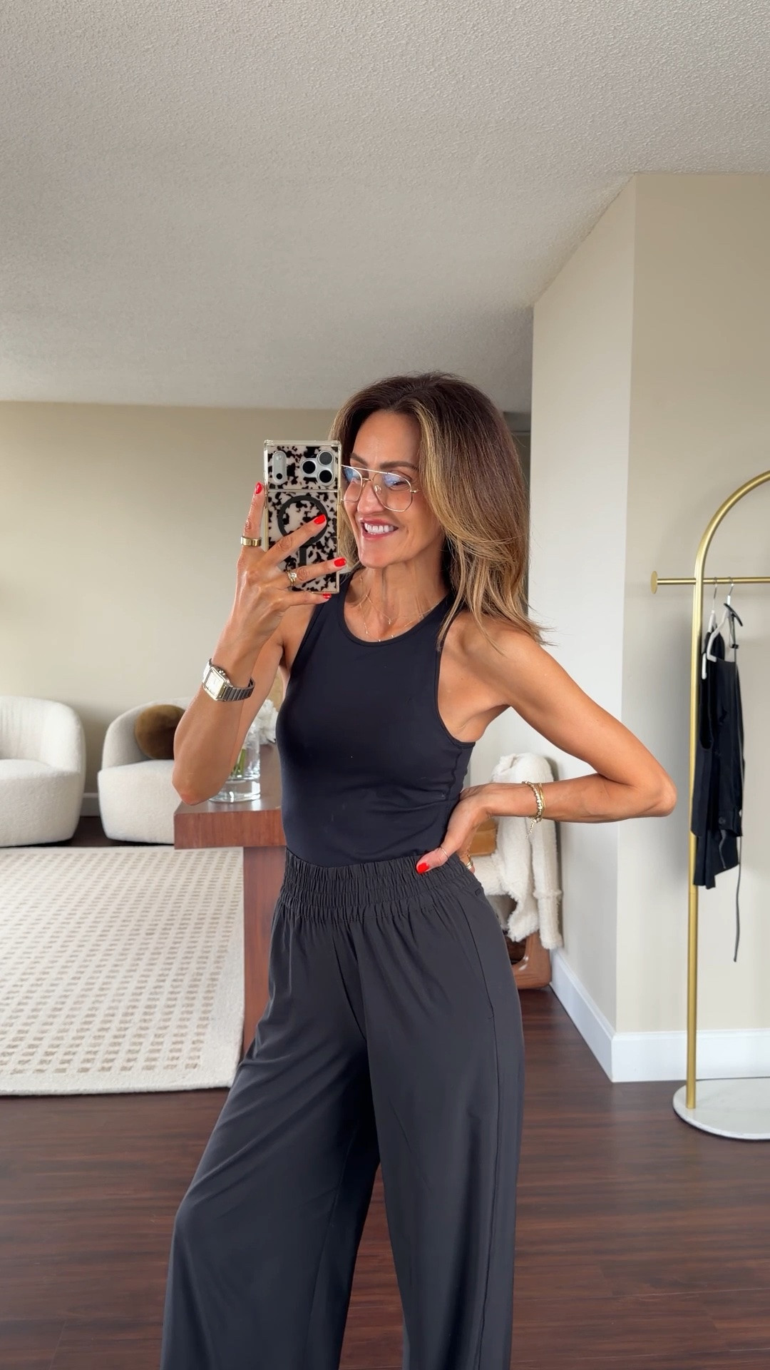 For my elevated casual girls: these might be the comfiest pants I've worn all season. They feel like loungewear but look like you have your life together! @Vuori US  #vuoripartner

#LTKActive #LTKselfcare #LTKTravel