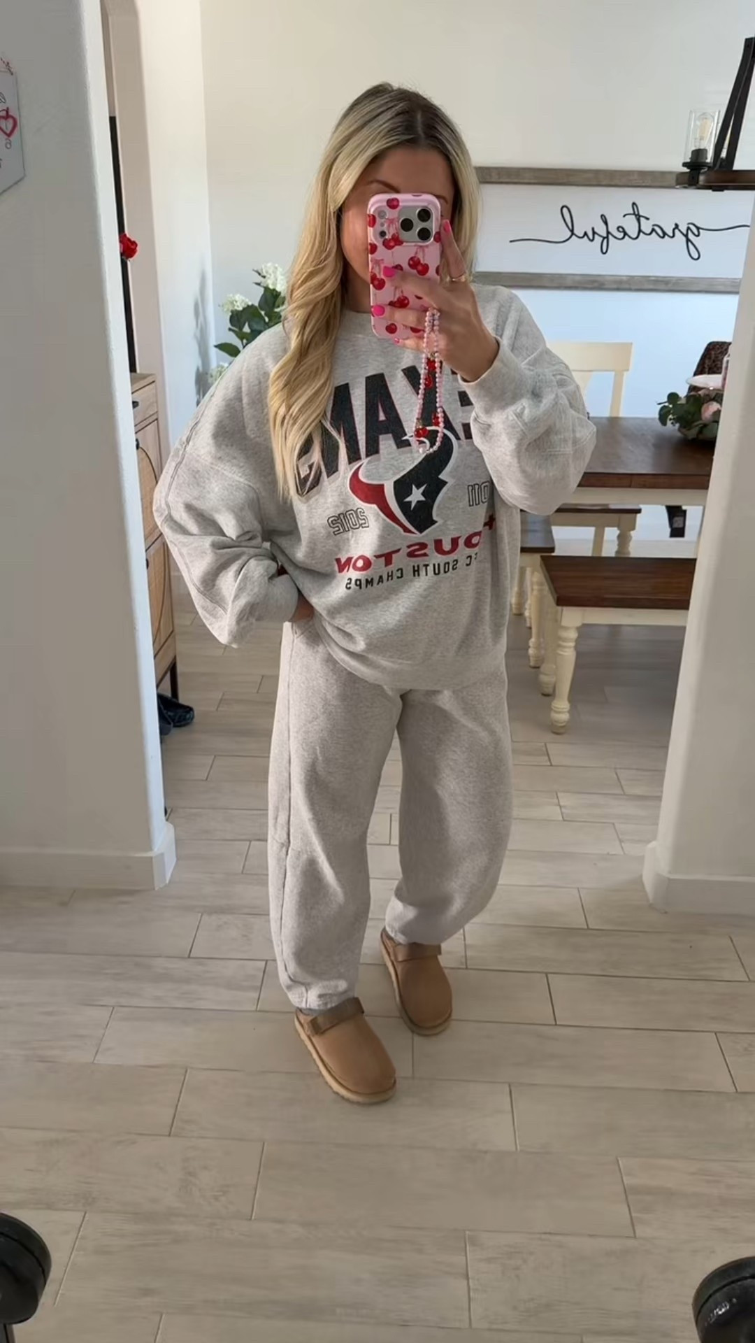 Comfy outfit on sale
Size small
Ugg clogs tts
Abercrombie outfit 

#LTKootd #LTKSaleAlert