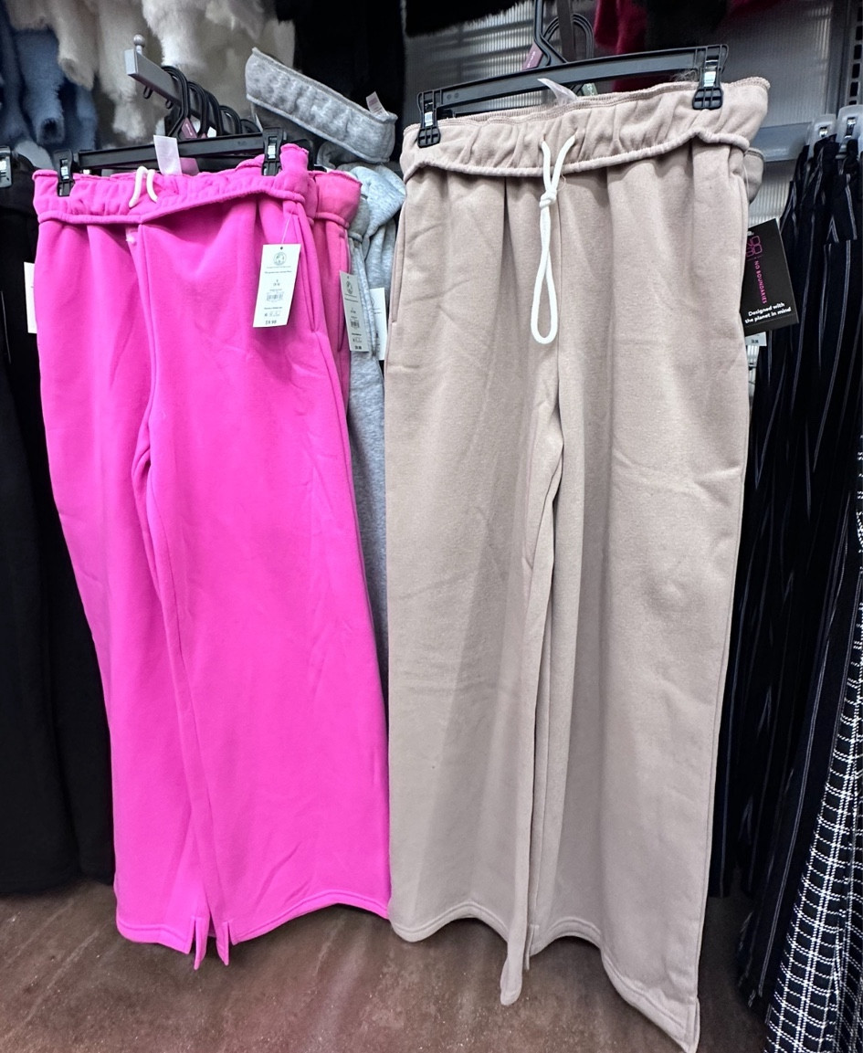Lulu look for less! $9.98 wide leg sweatpants! (try changing store locations if item shows out of stock)






Walmart. Walmart fashion. Walmart style. Lounge. Loungewear. Wide leg pants. Lululemon scuba dupe. Lulu look alike. Fleece sweatpants. Comfy outfit idea. Casual outfit idea. Walmart outfit idea. Athleisure. Sweats. Lounge style. Lounge fashion. Gifts for her. Holiday gift idea. Christmas gift. 

#LTKfitness #LTKstyletip #LTKGiftGuide