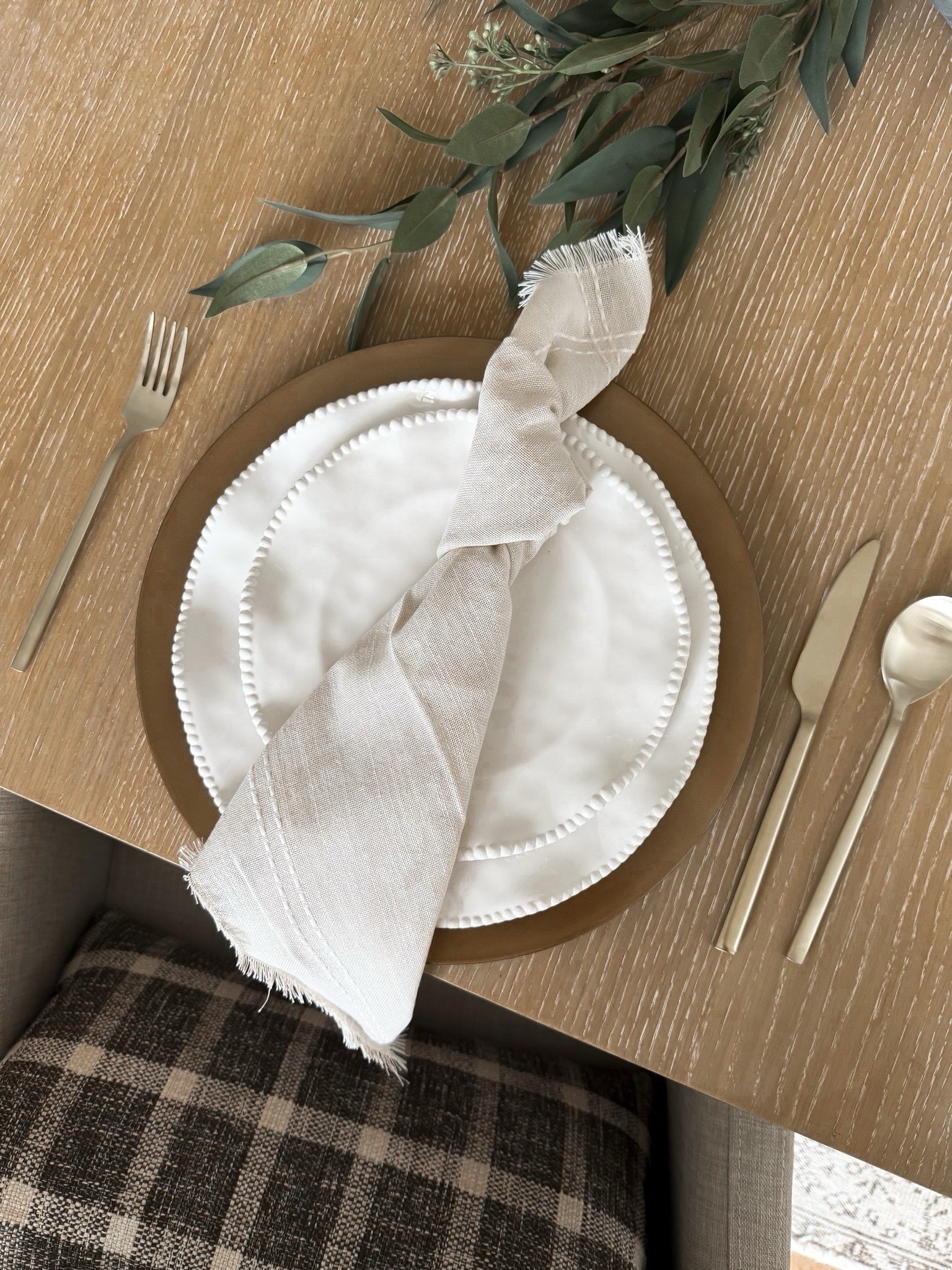 
Holiday decor, Christmas decor, holiday home decor, neutral holiday decor, Wayfair holiday decor, scalloped plates#LTKCyberWeek

#LTKHome #LTKSeasonal