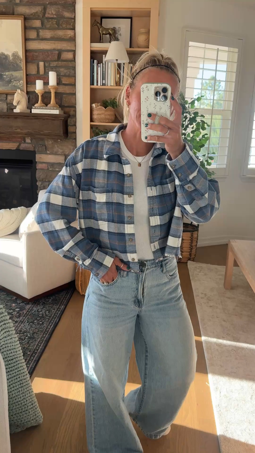 Wearing large in this cropped button up from American eagle. Lots of colors! Waffle knit t-shirt is also from AE.

Flannel button up, Sarah Joy, easy outfit, fall outfit, gameday outfit