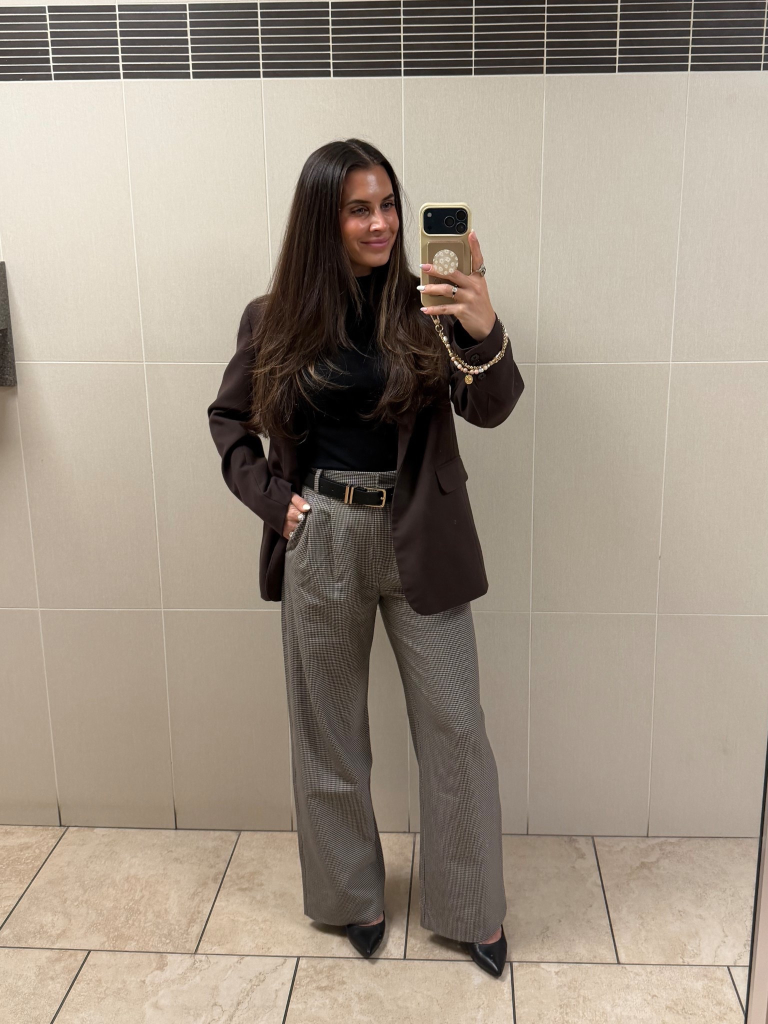 Outfit of the day

Work outfit
Work clothes
