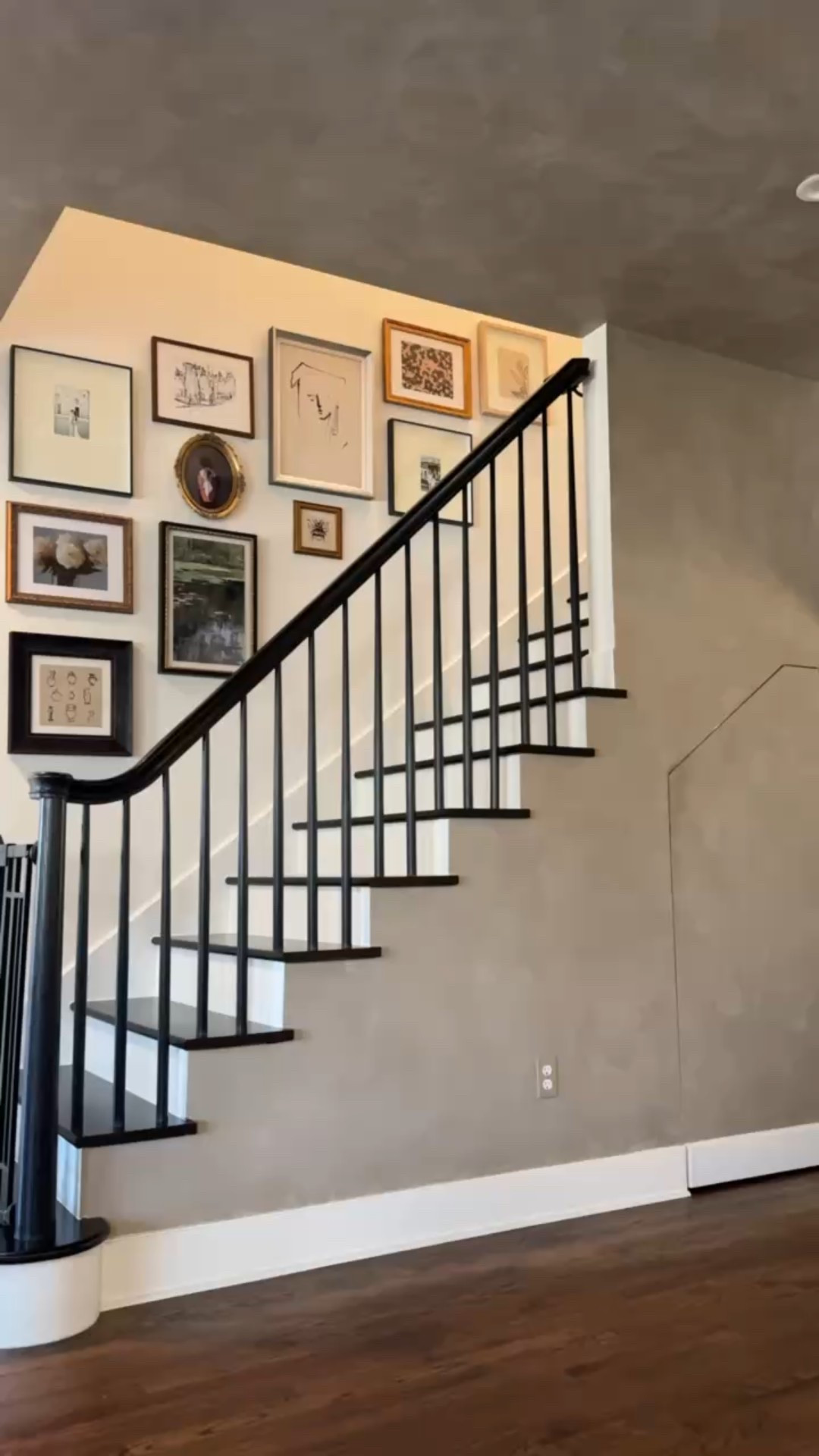 So happy with how this turned out!! 

Process Home helped me pick the fabric & reupholster the bench. 
Paint color is: Portola Paints Limewash in Beverly. 
#LTKWatchNow

#LTKHome